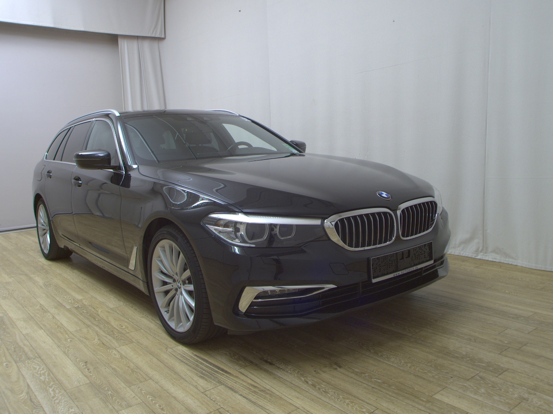 BMW 530dA Touring Luxury-Line Navi LED Pano H-K RFK 3