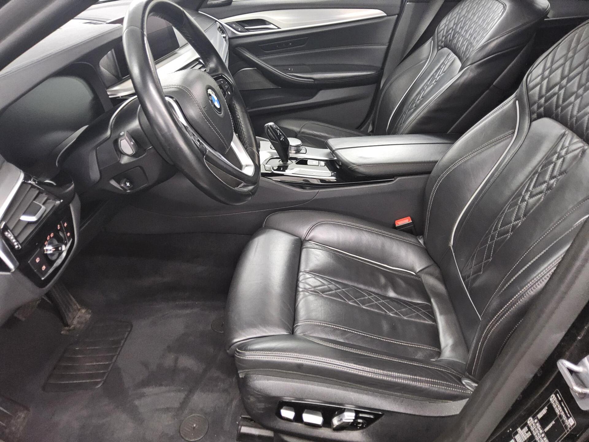 BMW 530dA Touring Luxury-Line Navi LED Pano H-K RFK 9