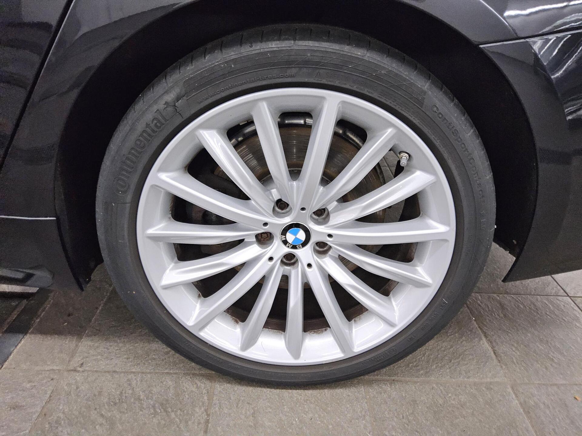 BMW 530dA Touring Luxury-Line Navi LED Pano H-K RFK 12