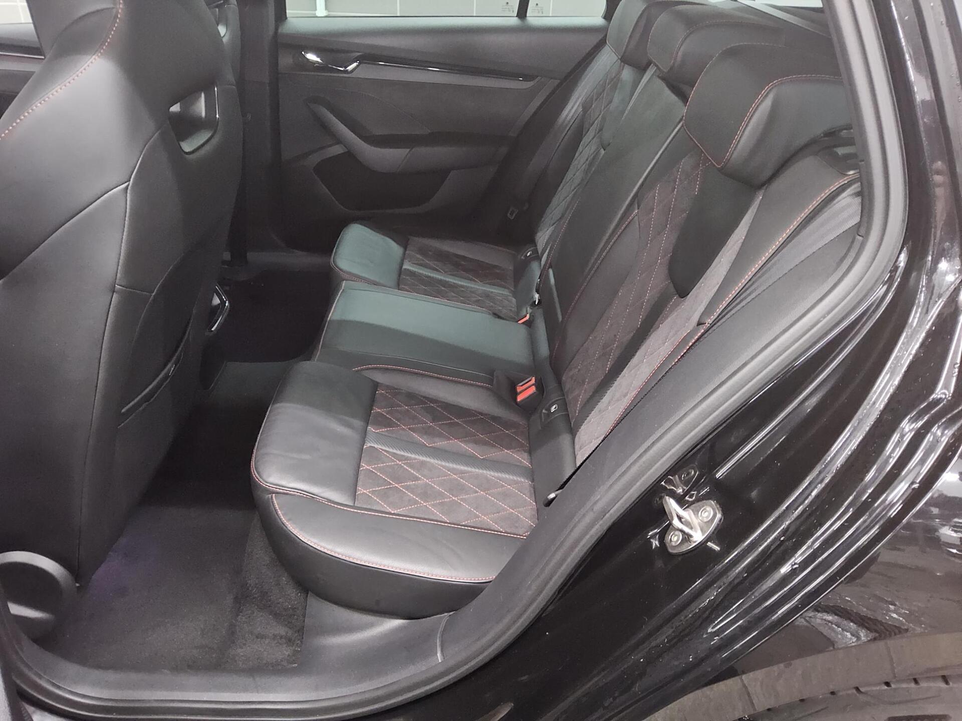 Skoda Octavia Kombi 1.4 TSI iV RS Navi vc Matrix 13