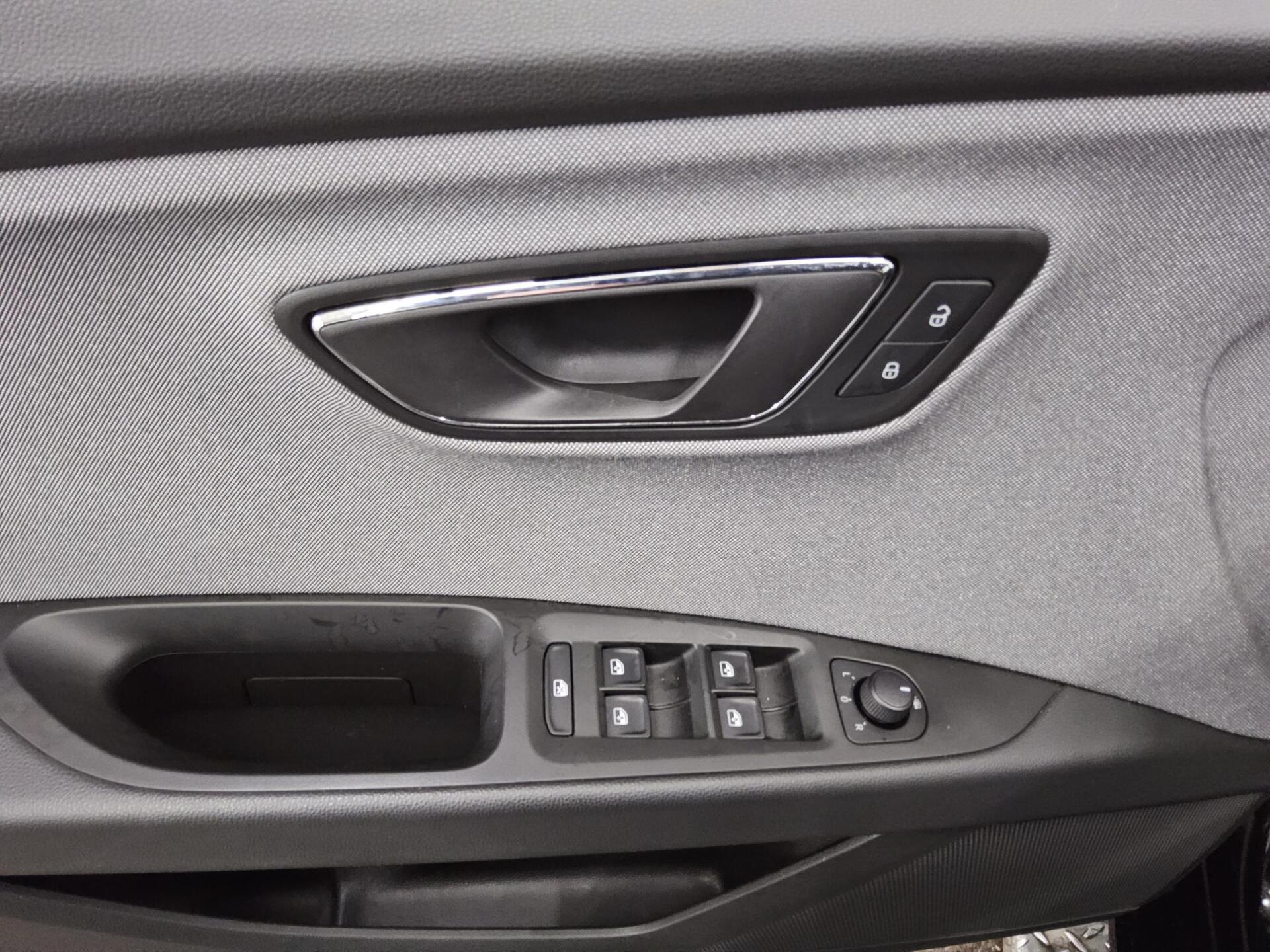 Seat Leon Sportstourer 2.0 TDI Style Navi LED Shz 9