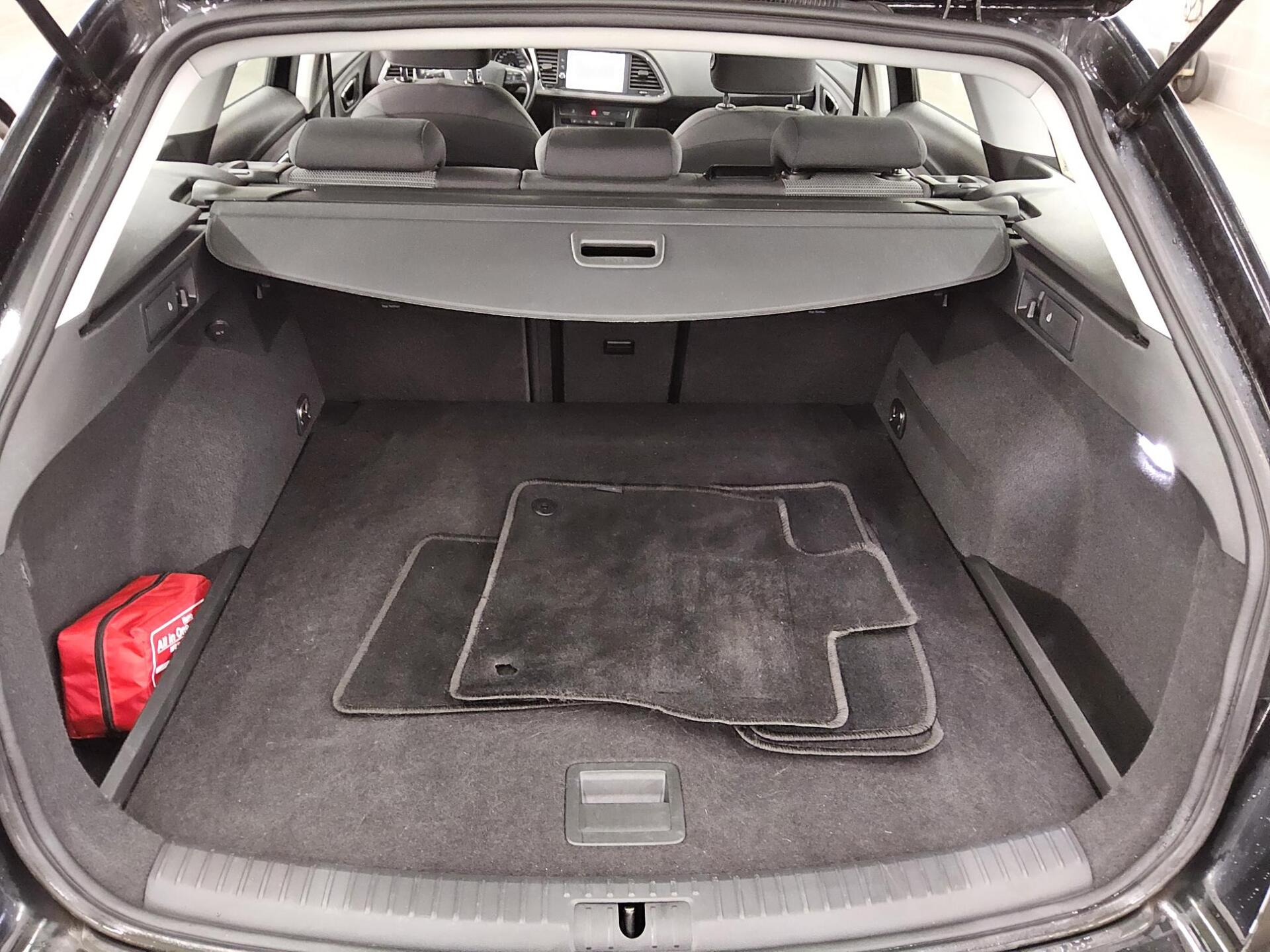 Seat Leon Sportstourer 2.0 TDI Style Navi LED Shz 11