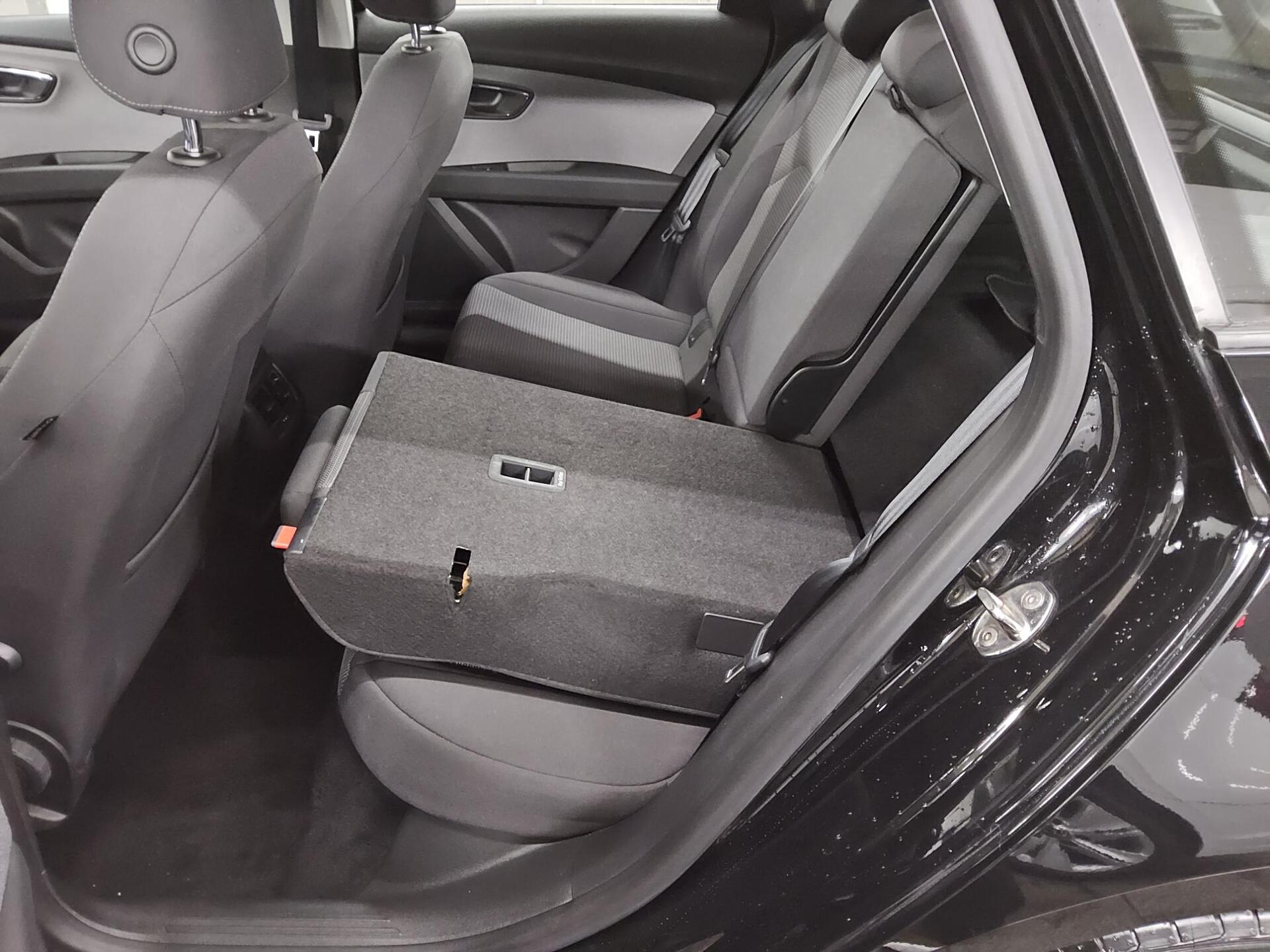 Seat Leon Sportstourer 2.0 TDI Style Navi LED Shz 12