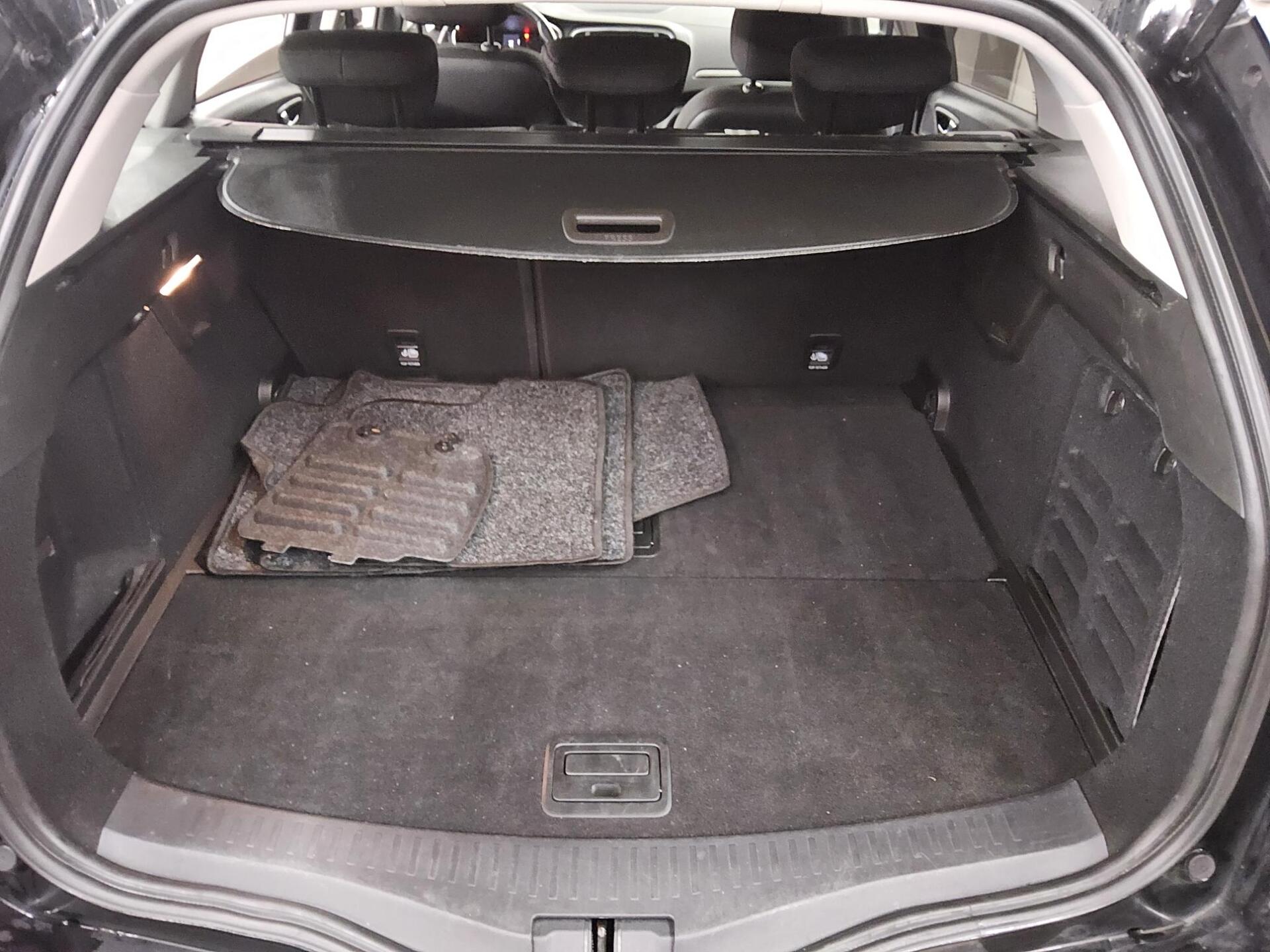 Renault Megane Grandtour 1.5 AHK LED PDC Shz Tempomat 10