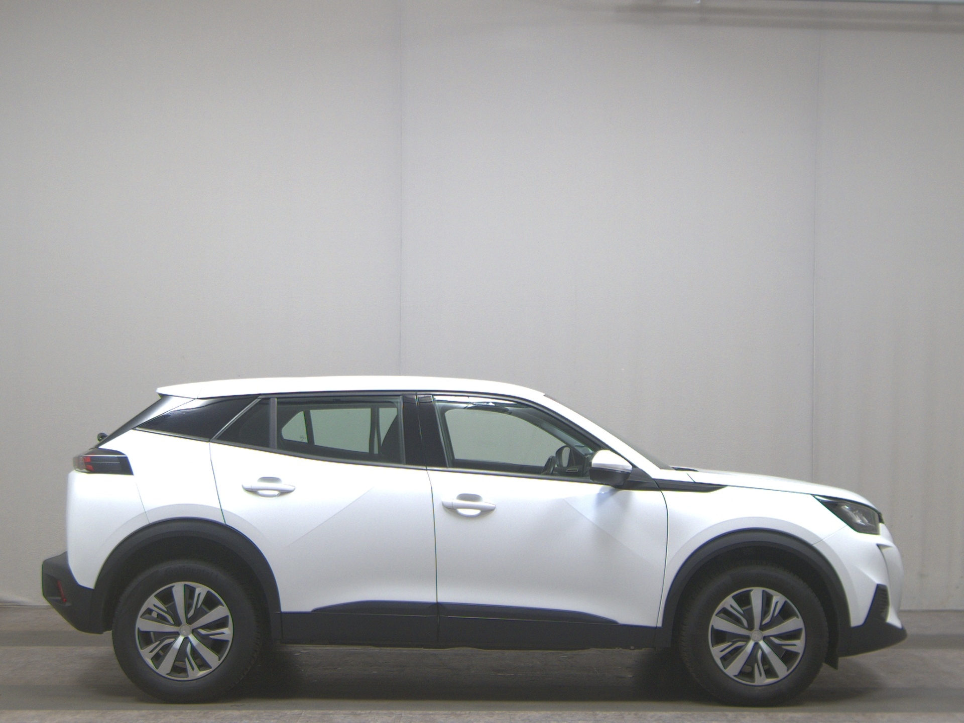 Peugeot 2008 1.5 BlueHDI Active Navi LED AHK Shz PDC DAB