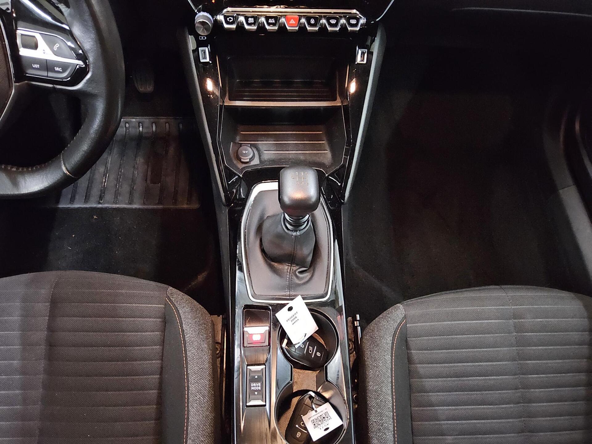 Peugeot 2008 1.5 BlueHDI Active Navi LED AHK Shz PDC DAB 6