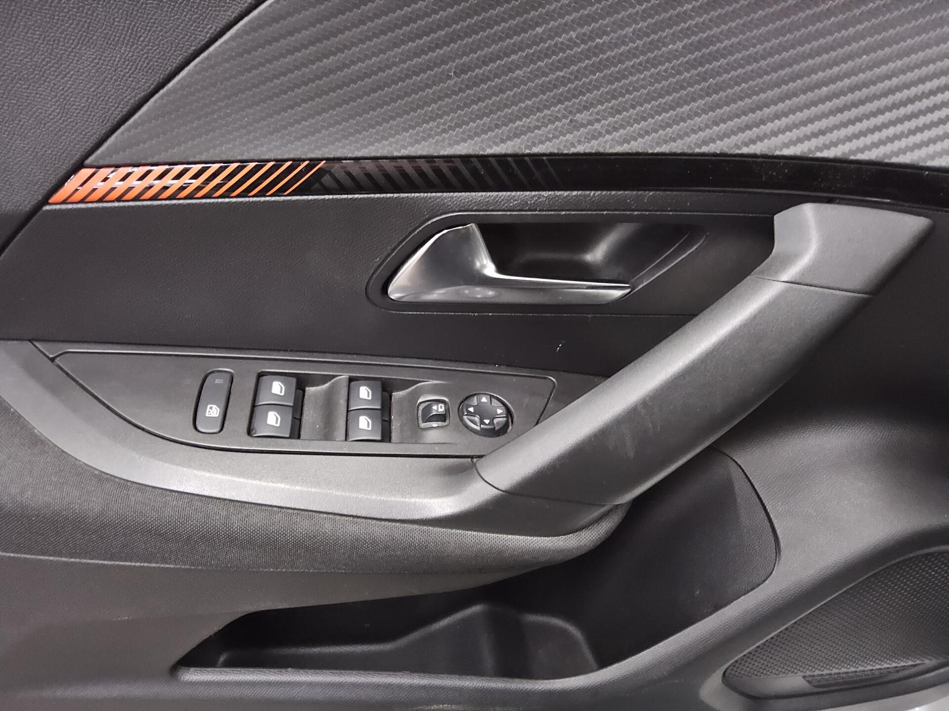 Peugeot 2008 1.5 BlueHDI Active Navi LED AHK Shz PDC DAB 9