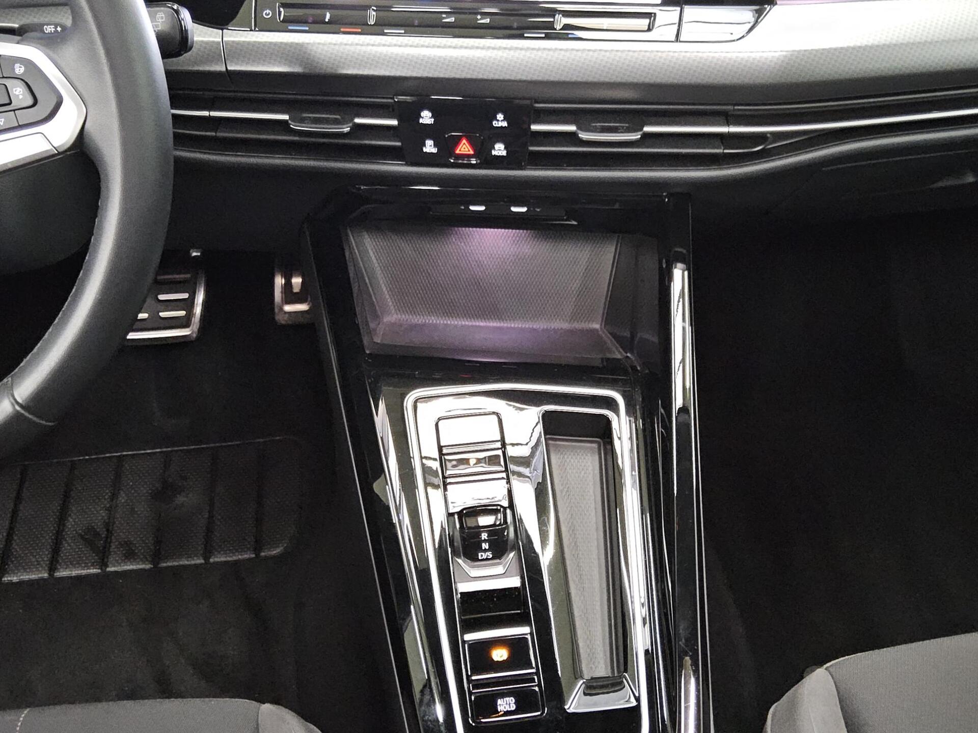 Volkswagen Golf-8 Alltrack 2.0 TDI 4M Navi Matrix Pano H-K 6