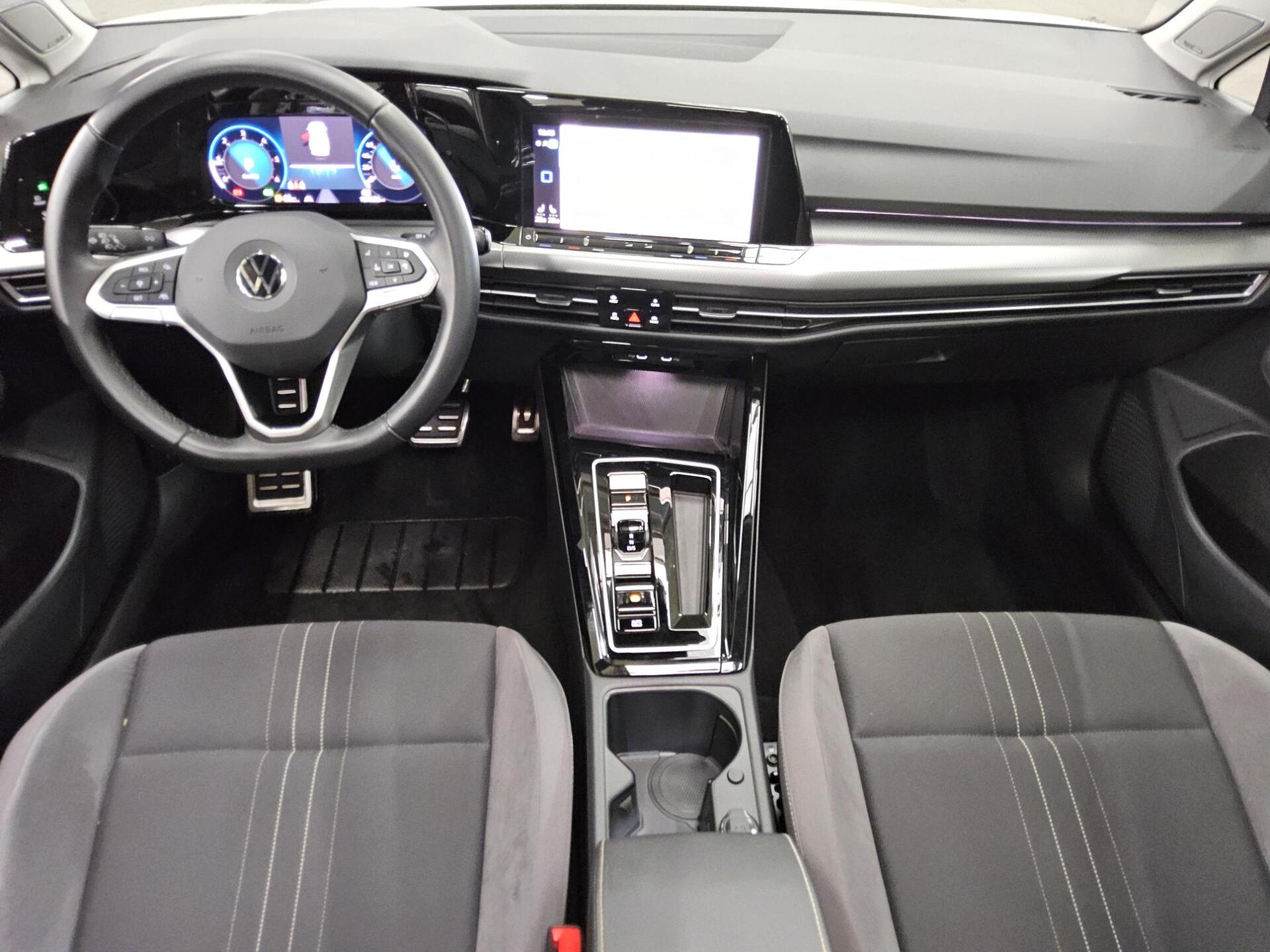 Volkswagen Golf-8 Alltrack 2.0 TDI 4M Navi Matrix Pano H-K 5