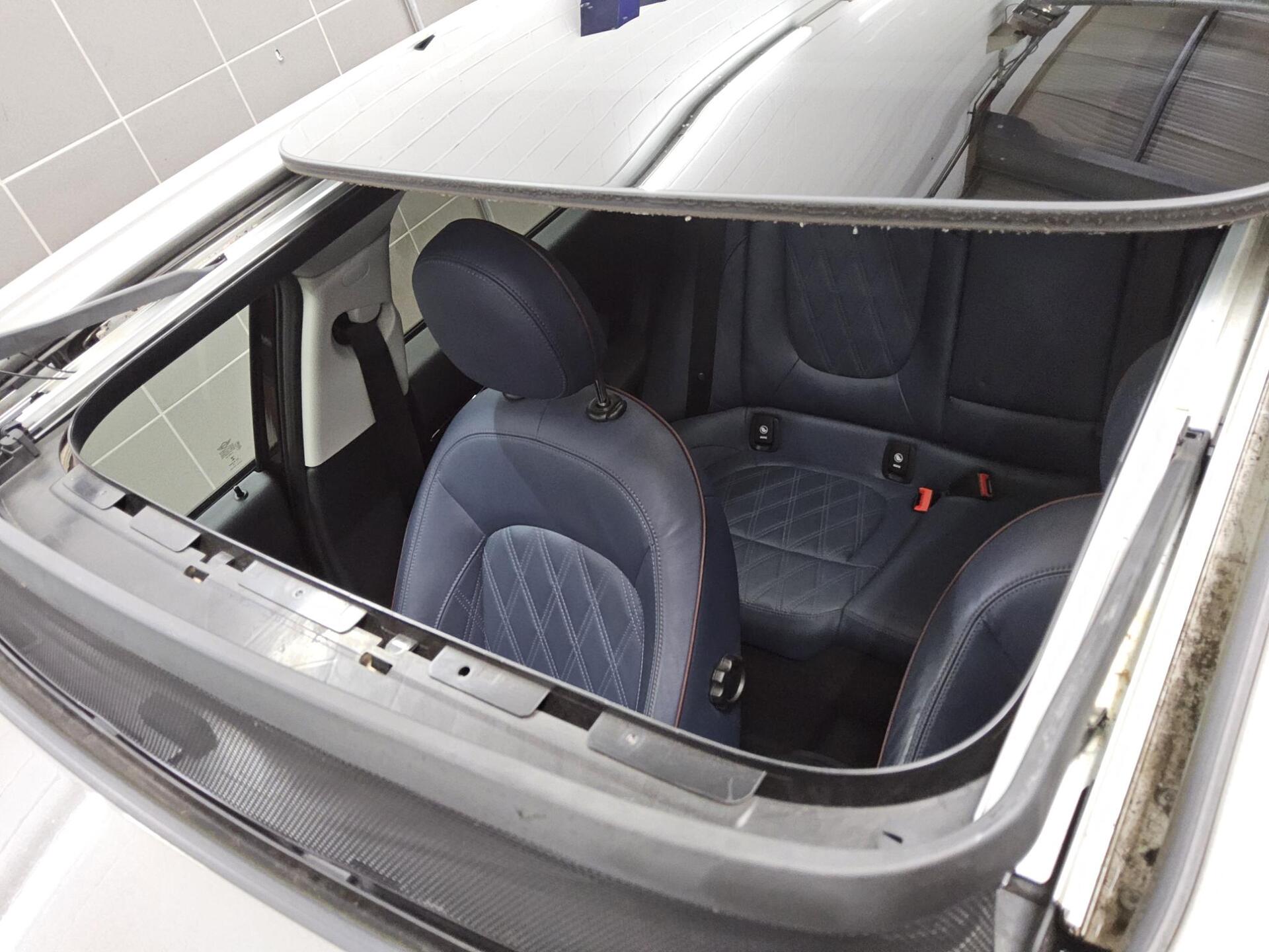 MINI Cooper SD Clubman ALL4 Navi LED Leder Pano H-K 11