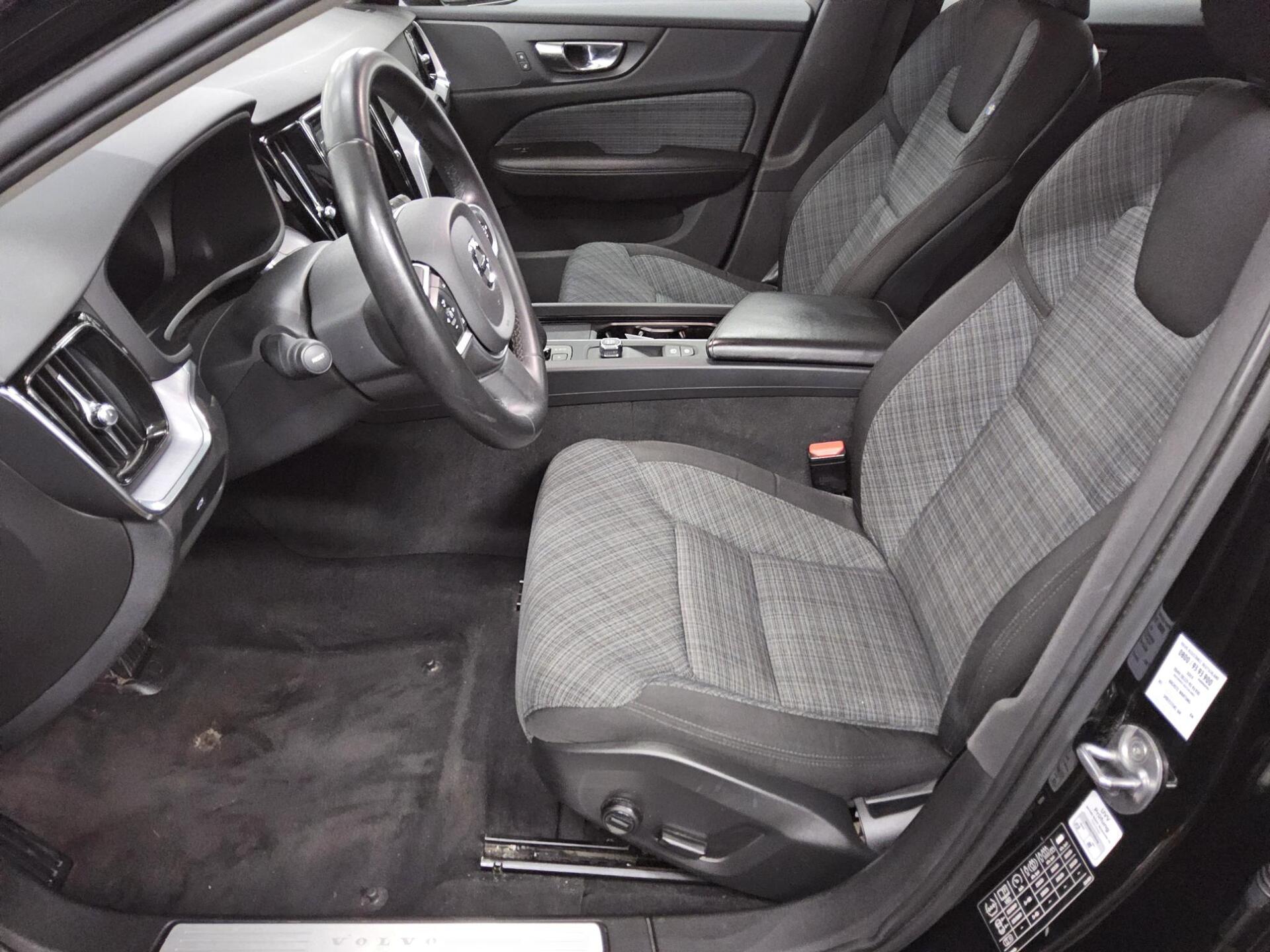 Volvo V60 B3 Essential Navi LED RFK 4xShz PDC 9