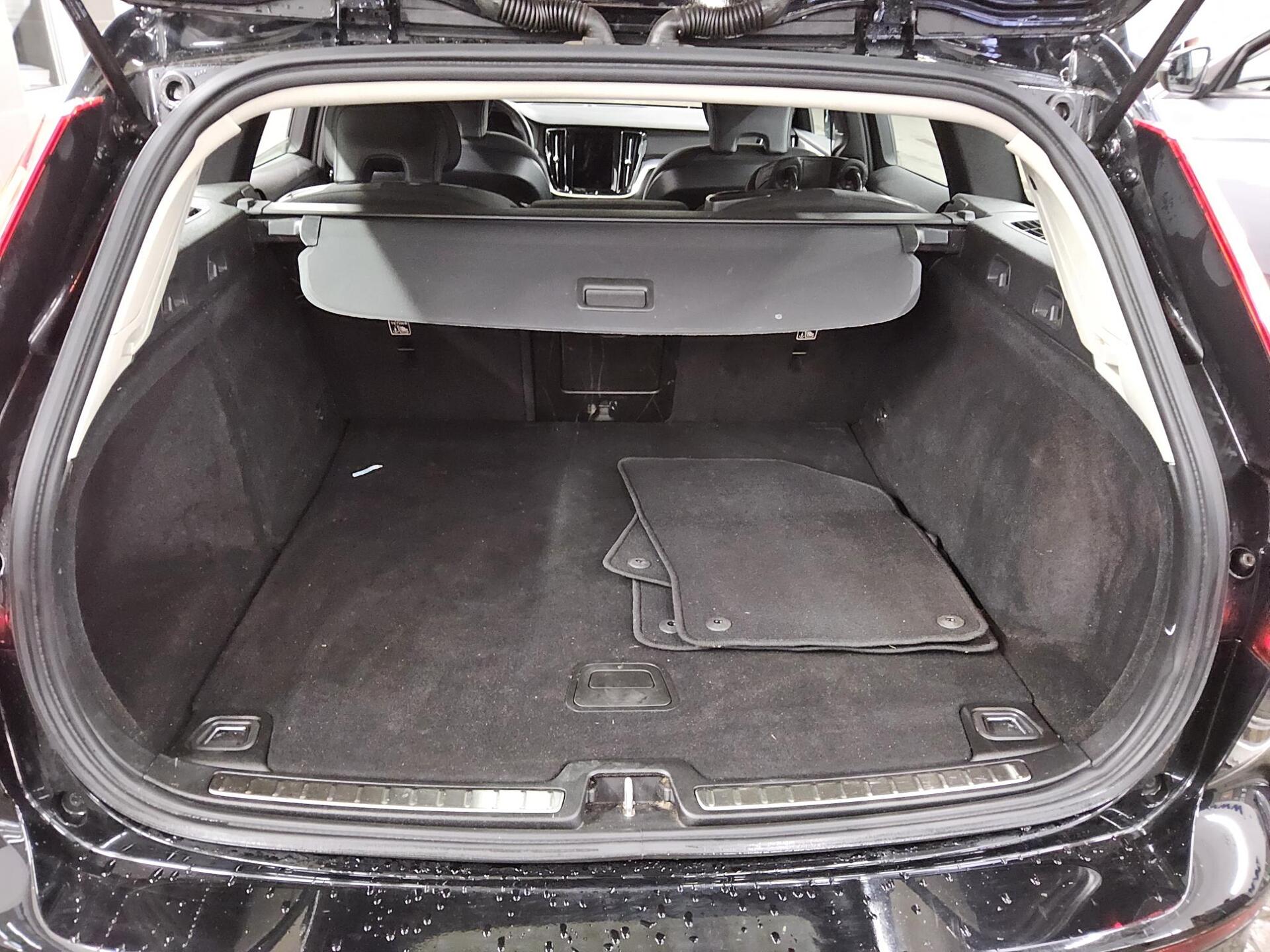 Volvo V60 B3 Essential Navi LED RFK 4xShz PDC 12