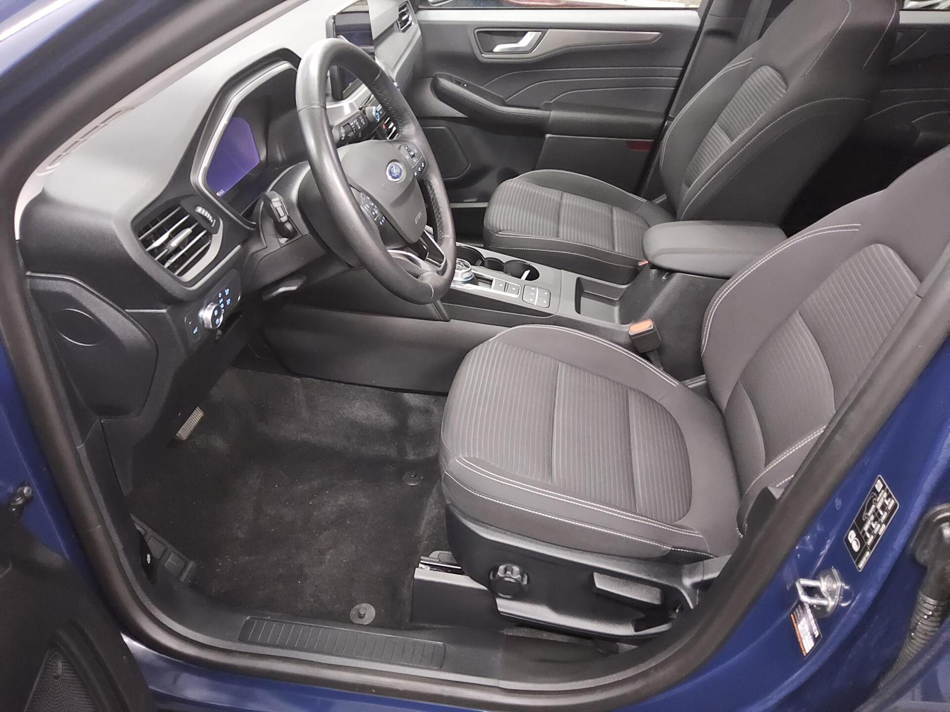 Ford Kuga 2.0 EB Titanium Navi LED Pano HuD DigiTacho 9