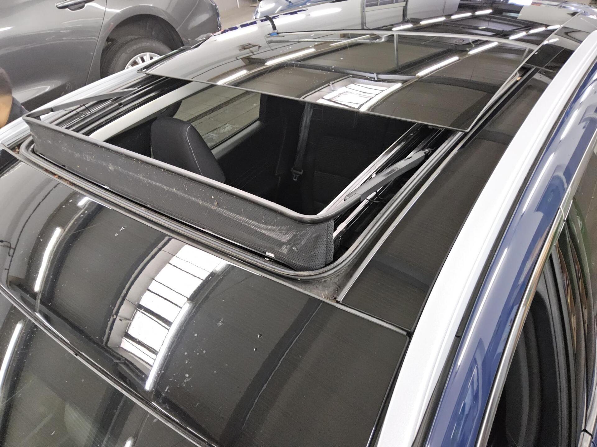 Ford Kuga 2.0 EB Titanium Navi LED Pano HuD DigiTacho 12