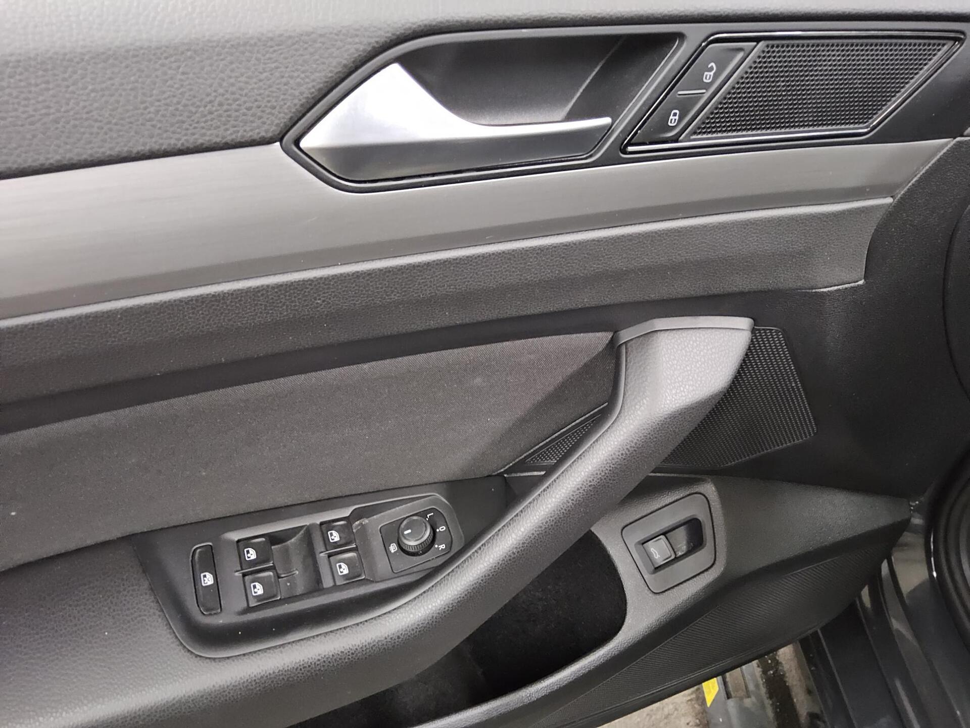 Volkswagen Passat 1.5 TSI Navi LED RFK SHZ ACC 9