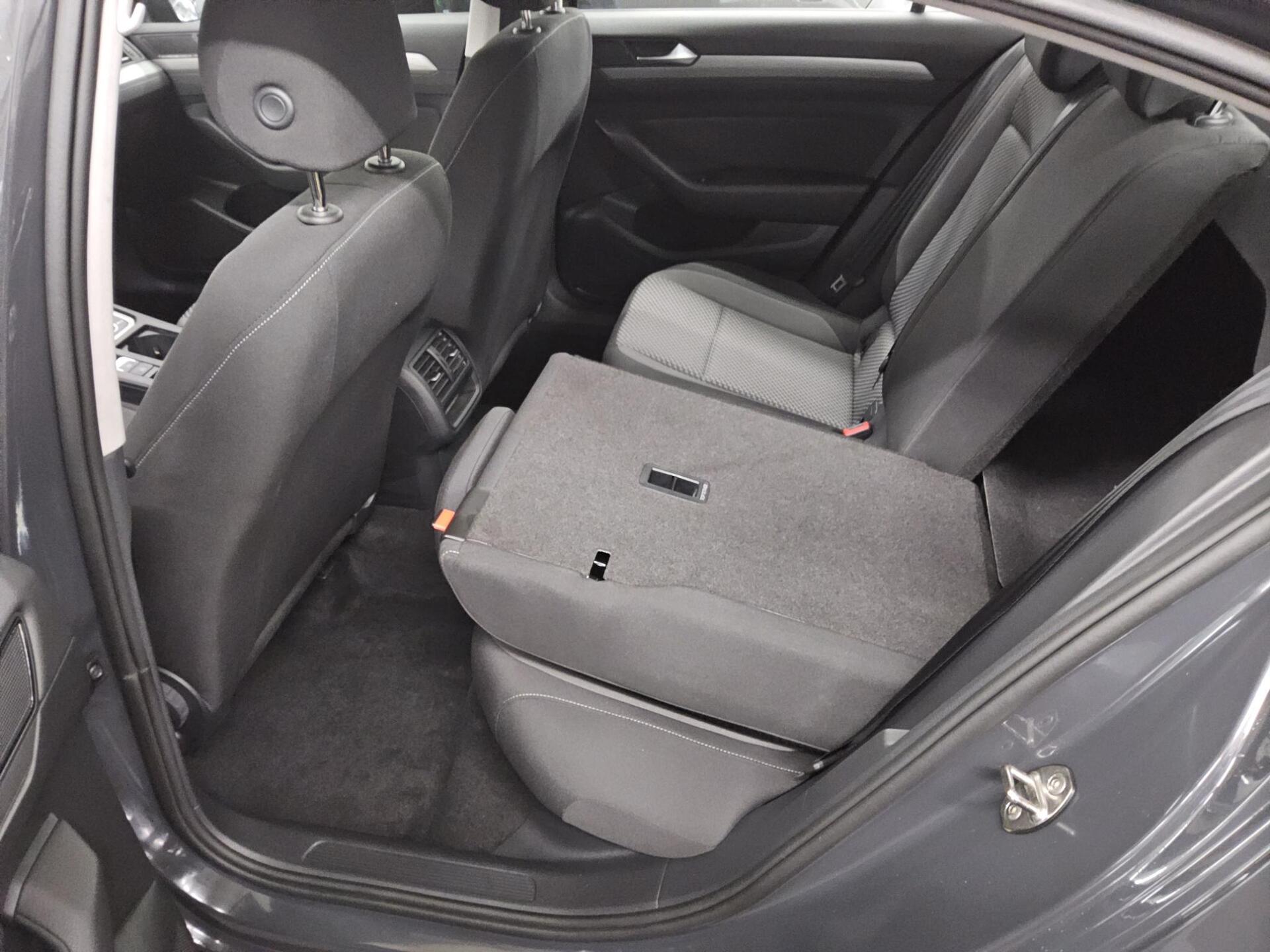 Volkswagen Passat 1.5 TSI Navi LED RFK SHZ ACC 13