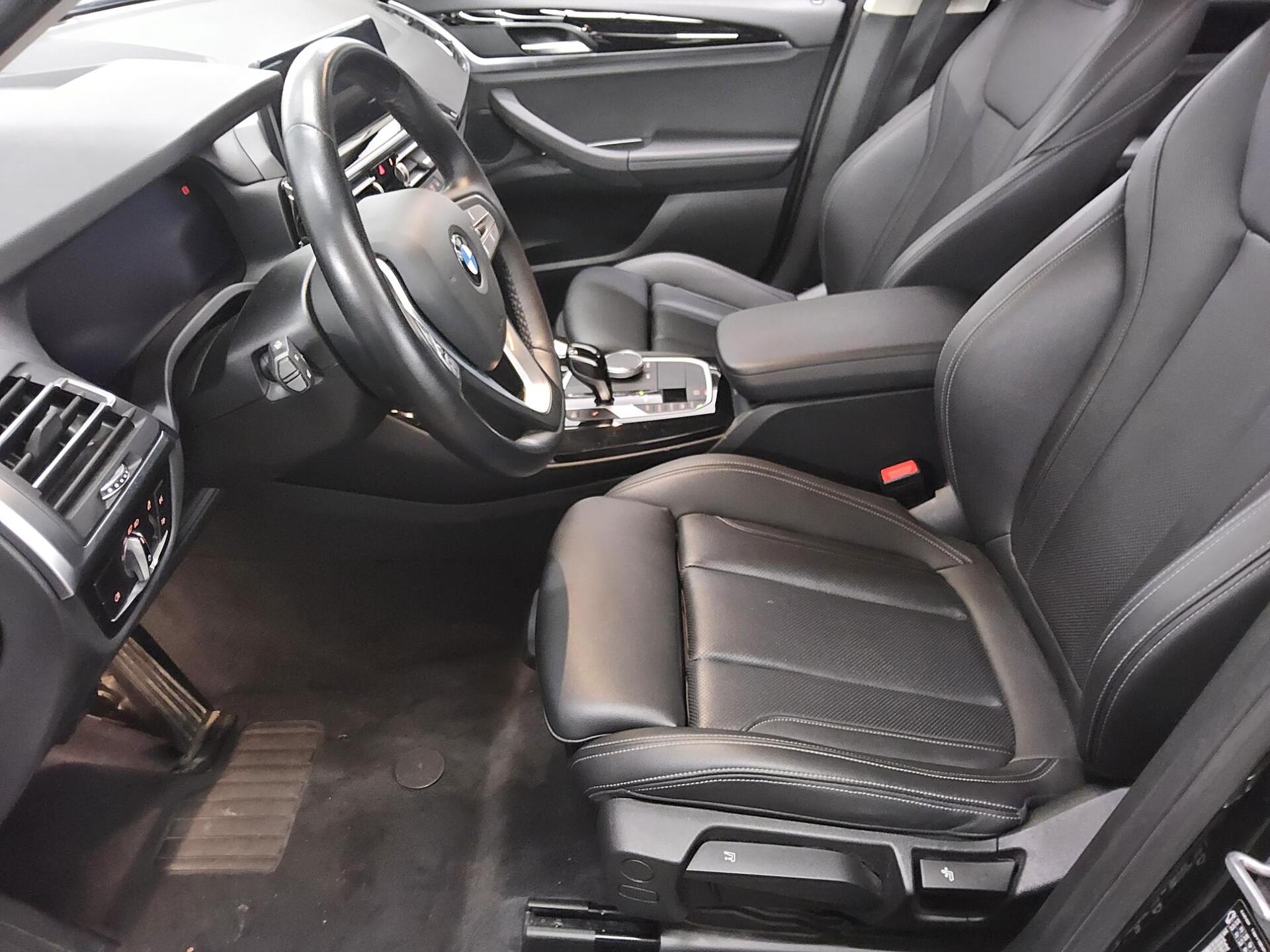 BMW X3 xDrive20d X-Line Leder Navi LED AHK ACC RFK 9