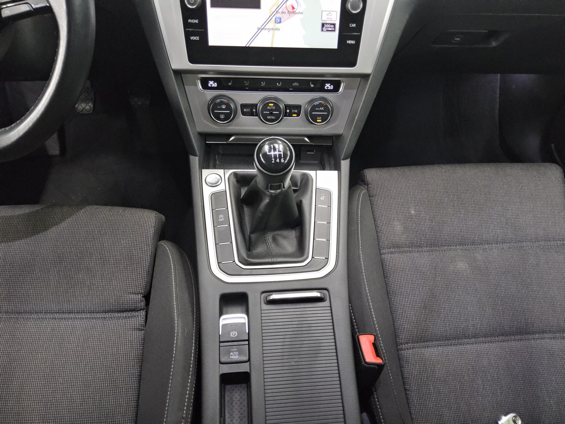 Volkswagen Passat Var. 2.0 TDI Comf. Navi LED AID RFK 4xShz 6