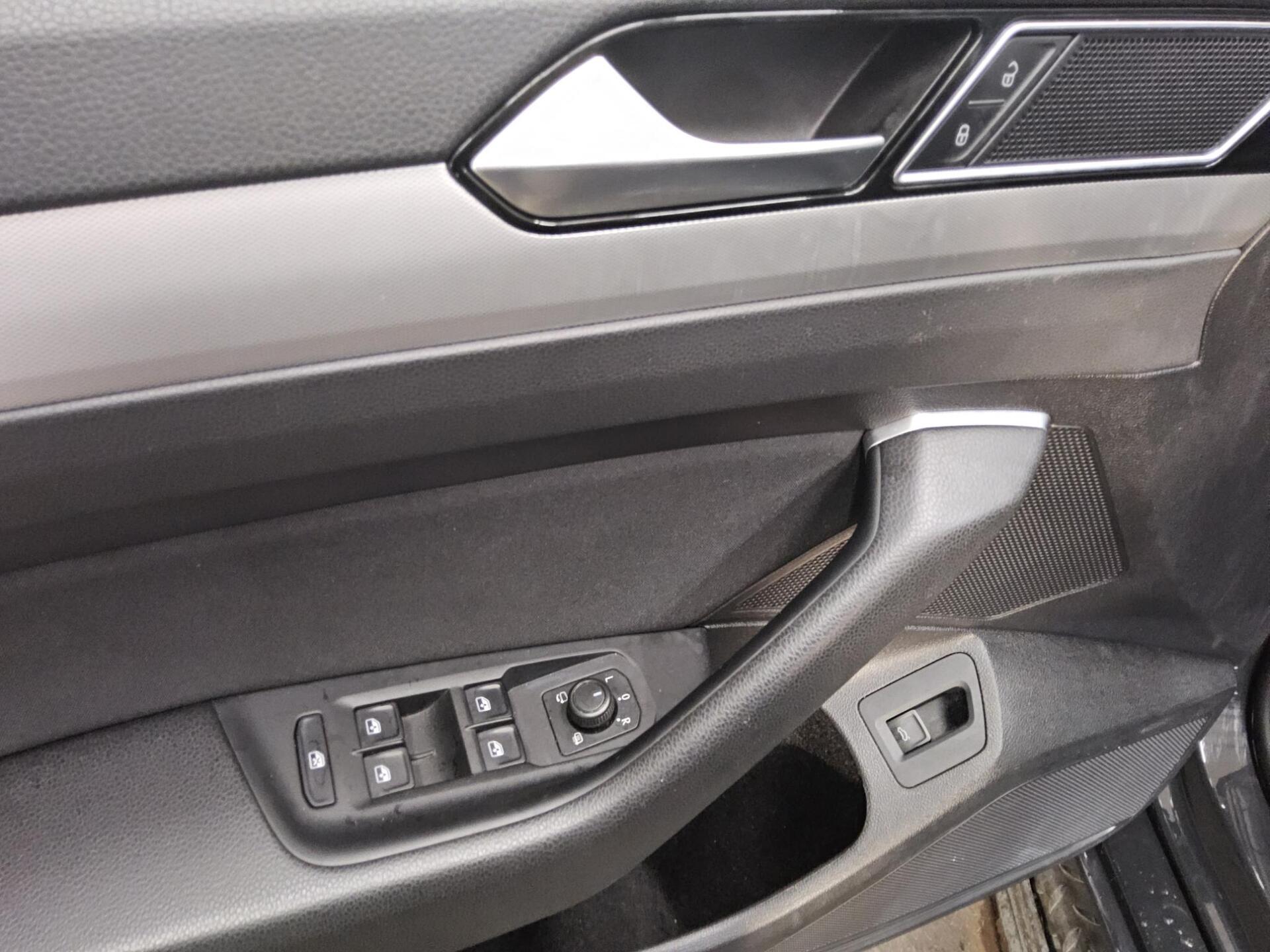 Volkswagen Passat Var. 2.0 TDI Comf. Navi LED AID RFK 4xShz 9