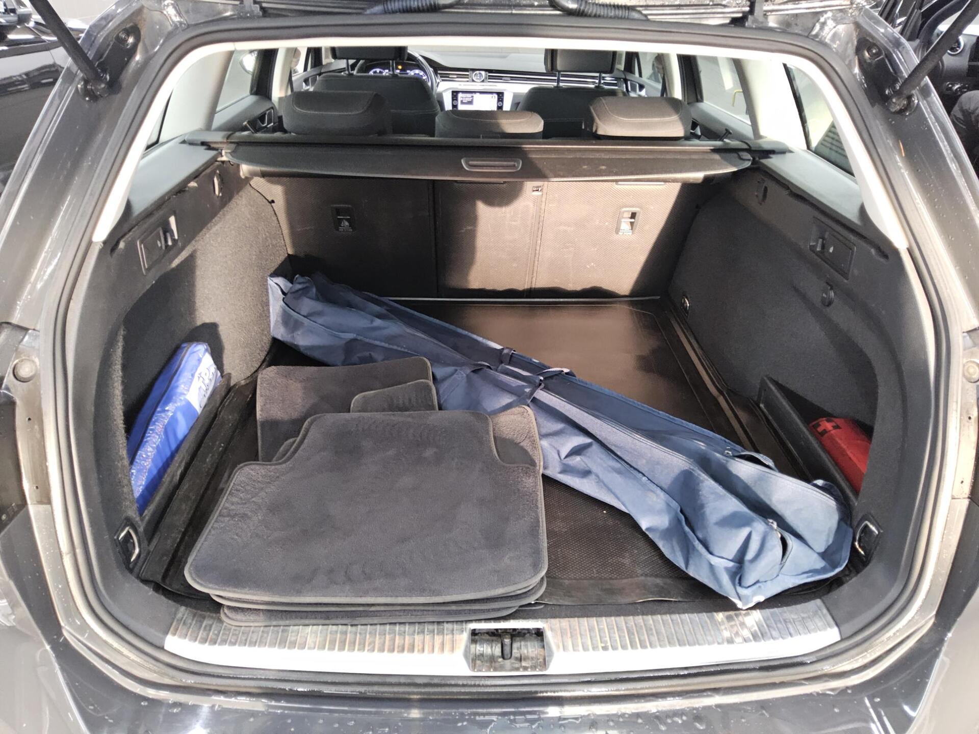 Volkswagen Passat Var. 2.0 TDI Comf. Navi LED AID RFK 4xShz 12