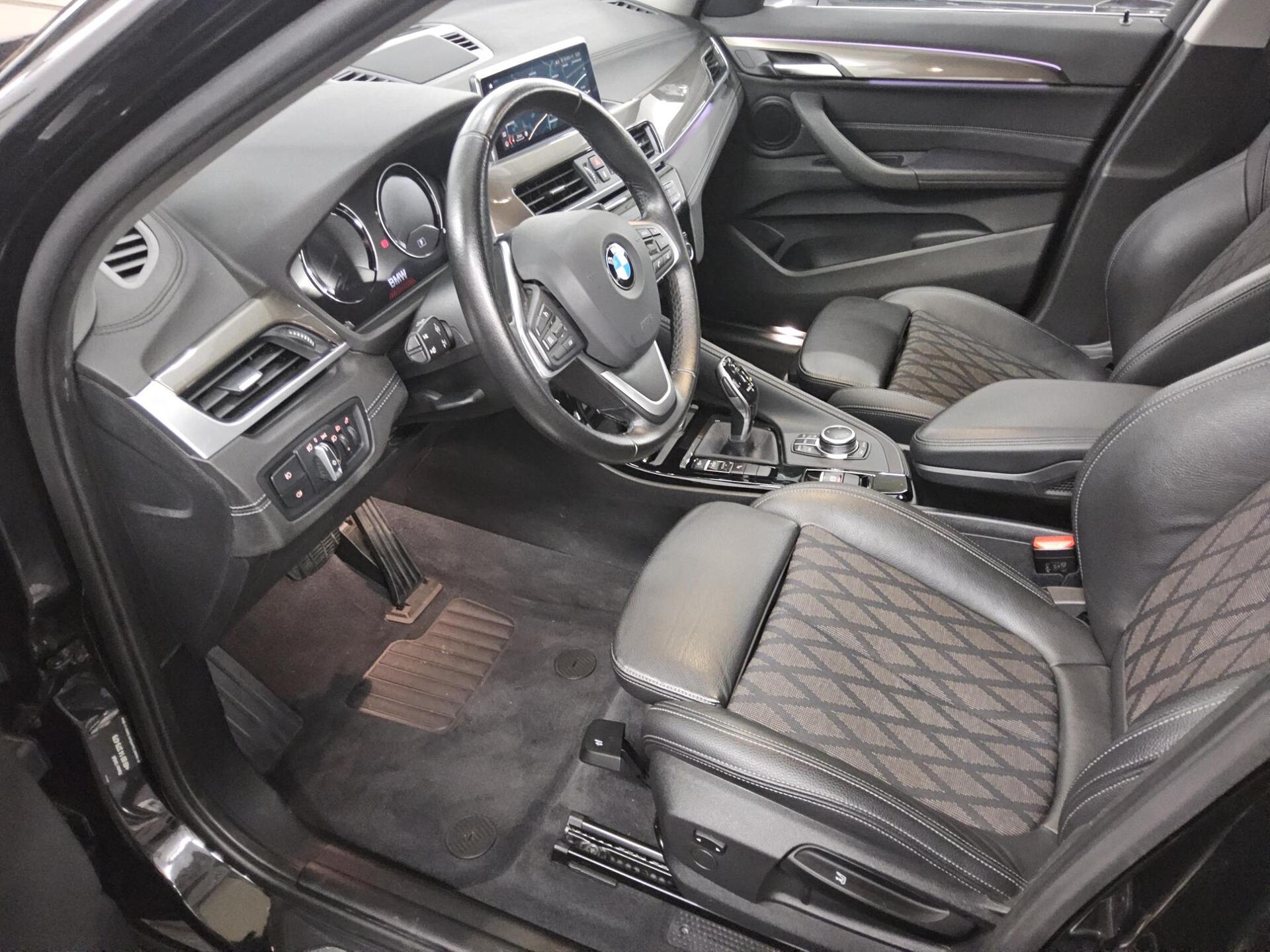 BMW X1 sDrive20d X-Line T-Leder Navi LED HiFi PDC 8