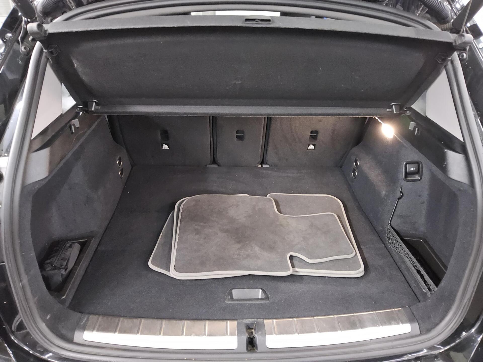 BMW X1 sDrive20d X-Line T-Leder Navi LED HiFi PDC 11