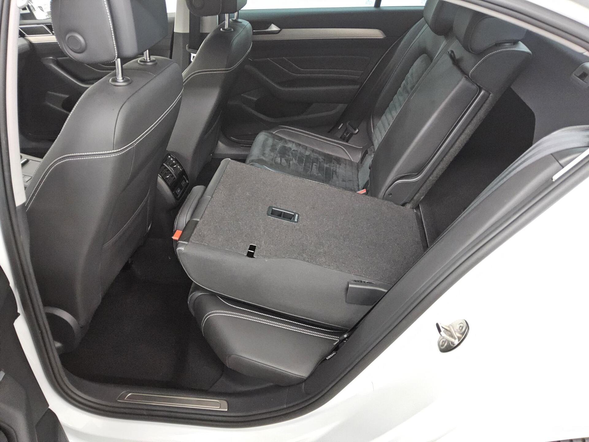 Volkswagen Passat 1.5 TSI Elegance Matrix-LED Navi Kamera 12