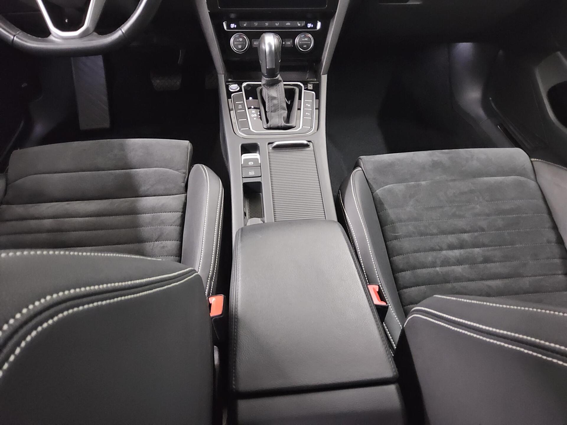 Volkswagen Passat 1.5 TSI Elegance Matrix-LED Navi Kamera 6