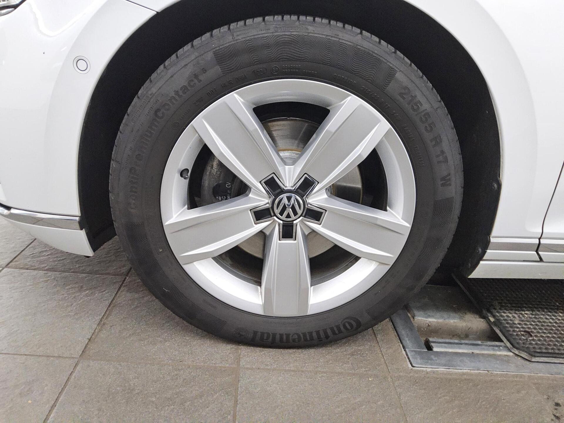 Volkswagen Passat 1.5 TSI Elegance Matrix-LED Navi Kamera 10