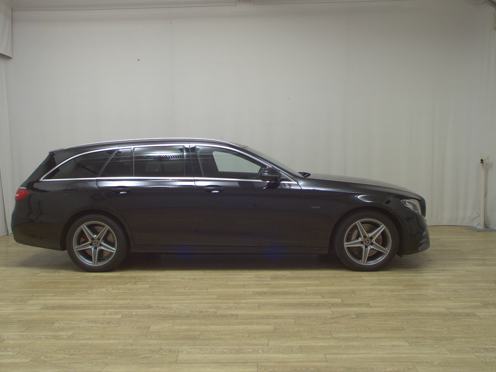 Mercedes-Benz E 300 T de AMG-Line Navi LED Widescreen Pano HuD