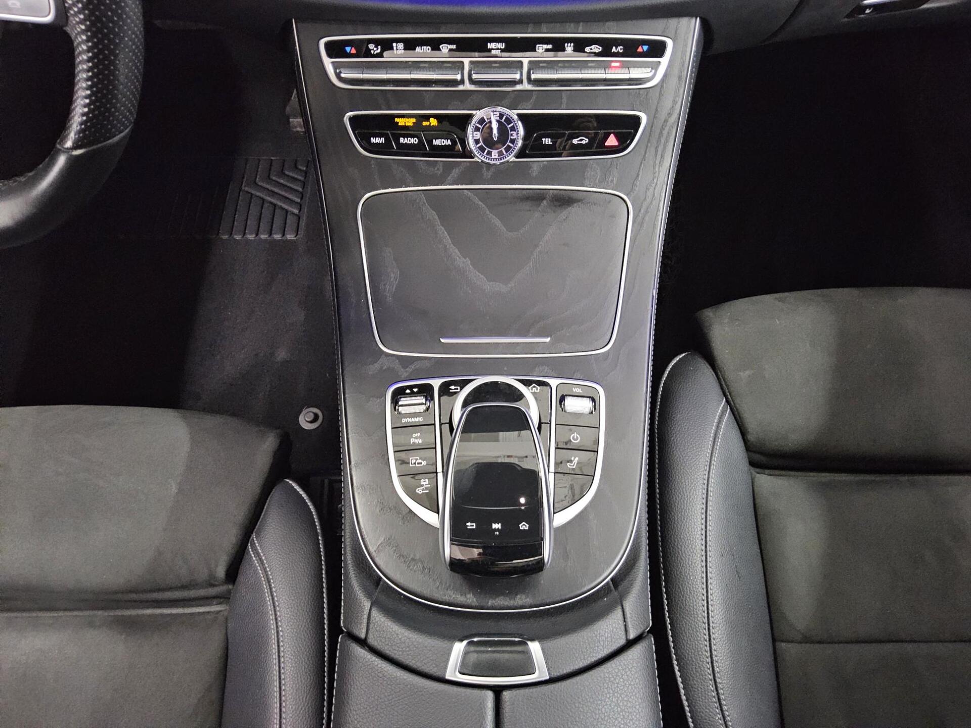 Mercedes-Benz E 300 T de AMG-Line Navi LED Widescreen Pano HuD 6