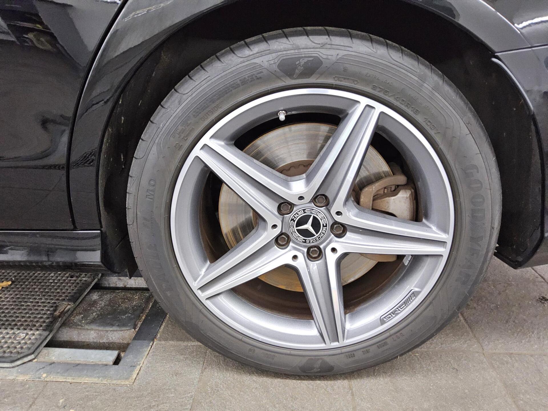 Mercedes-Benz E 300 T de AMG-Line Navi LED Widescreen Pano HuD 11