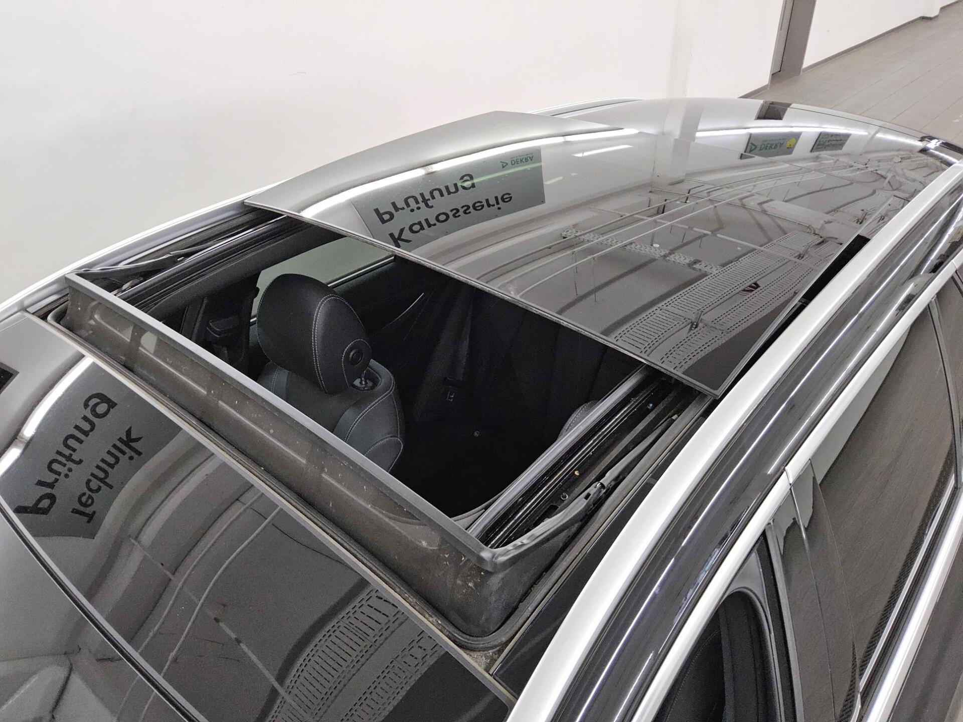 Mercedes-Benz E 300 T de AMG-Line Navi LED Widescreen Pano HuD 13