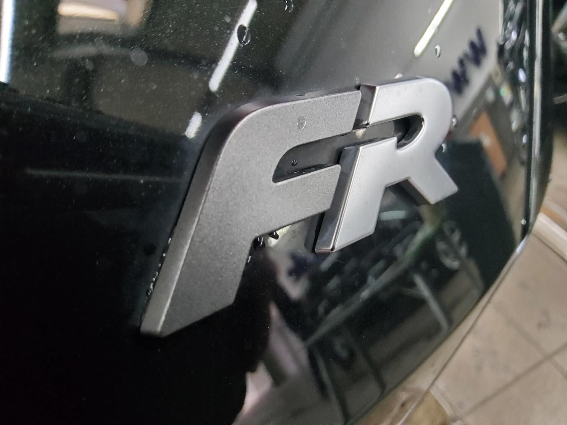 Seat Leon Sportstourer 1.5 eTSI FR AHK Navi vc RfK 12