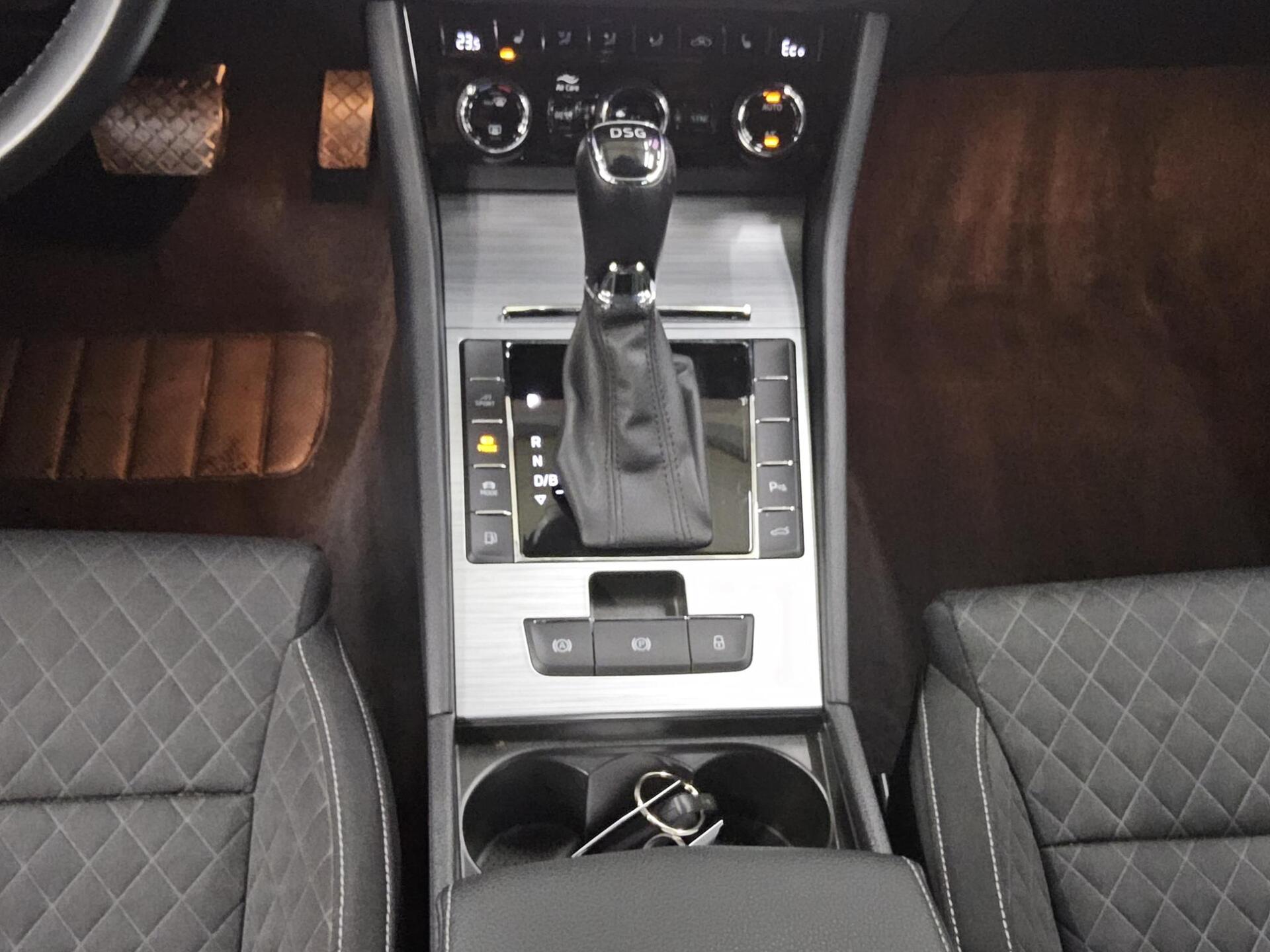 Skoda Superb Kombi 1.4 TSI iV Ambition Navi LED vc RFK 6