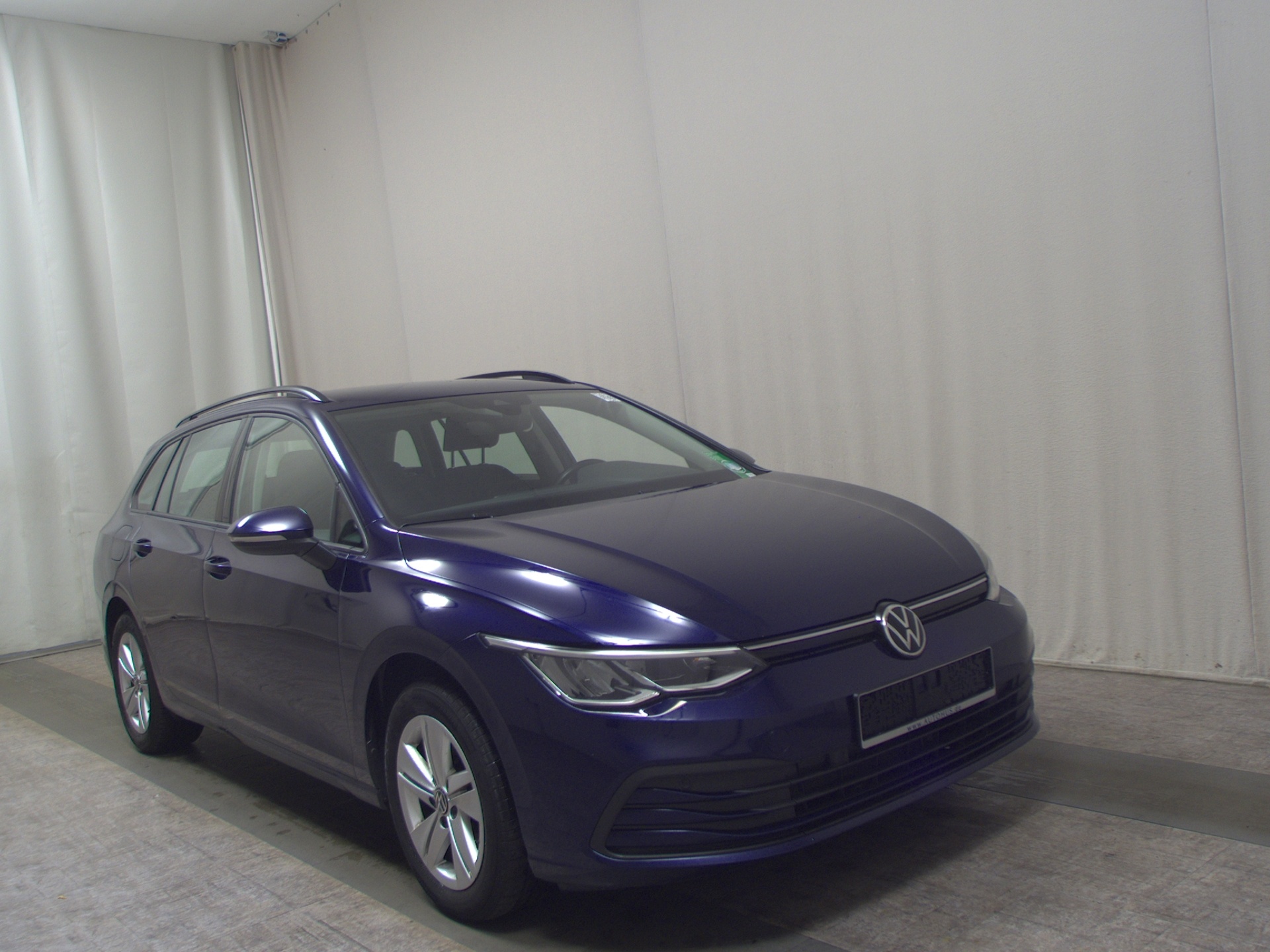 Volkswagen Golf-8 Var. 2.0 TDI Life Navi LED DC Shz 3