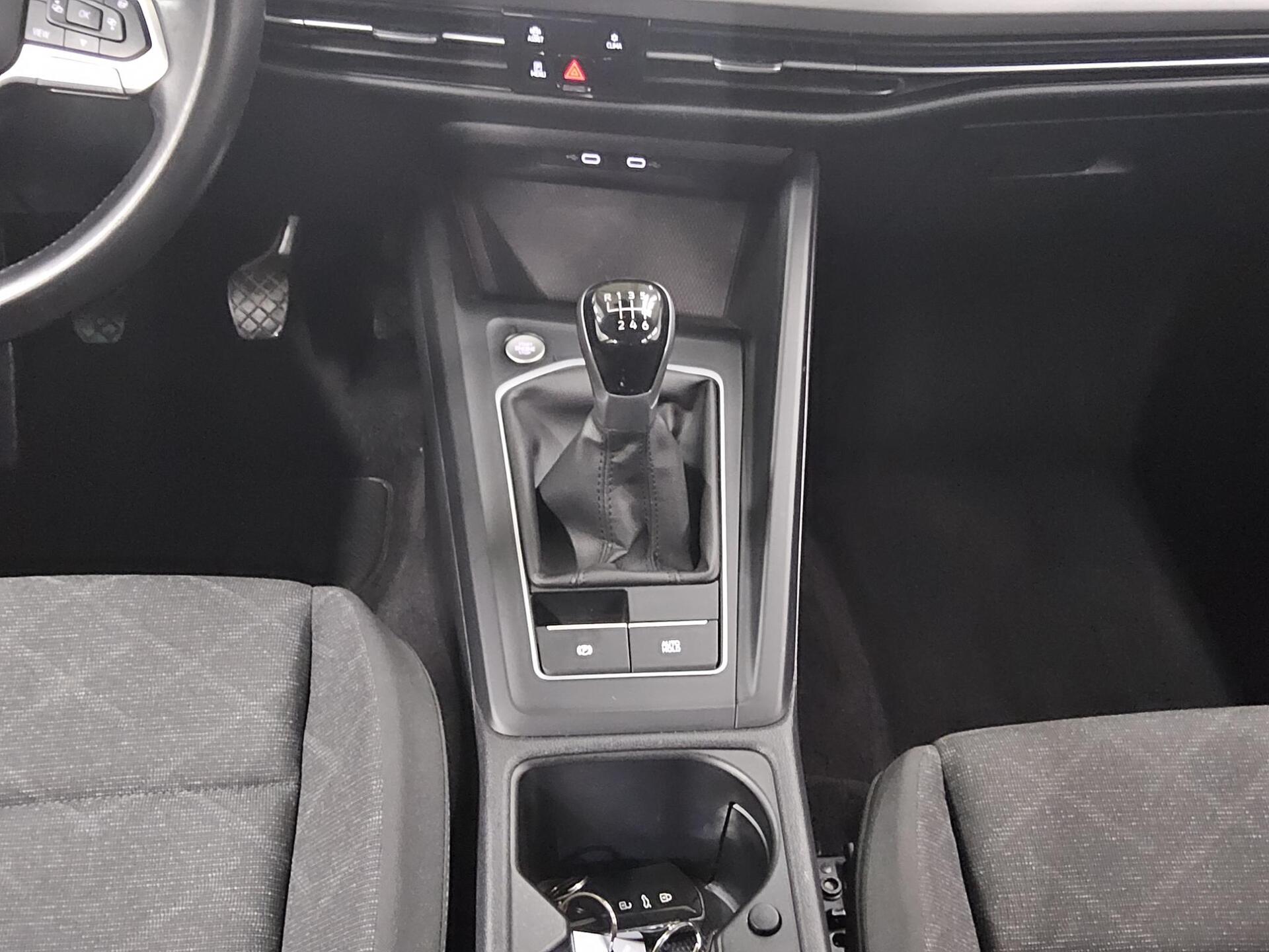 Volkswagen Golf-8 Var. 2.0 TDI Life Navi LED DC Shz 6