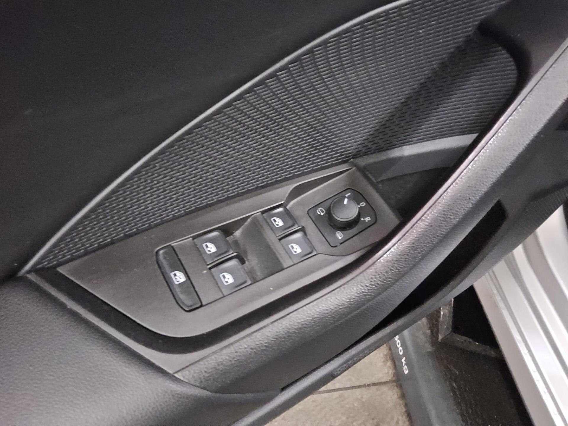 Skoda Octavia Kombi 2.0 TDI Style LED vc PDC Shz 10