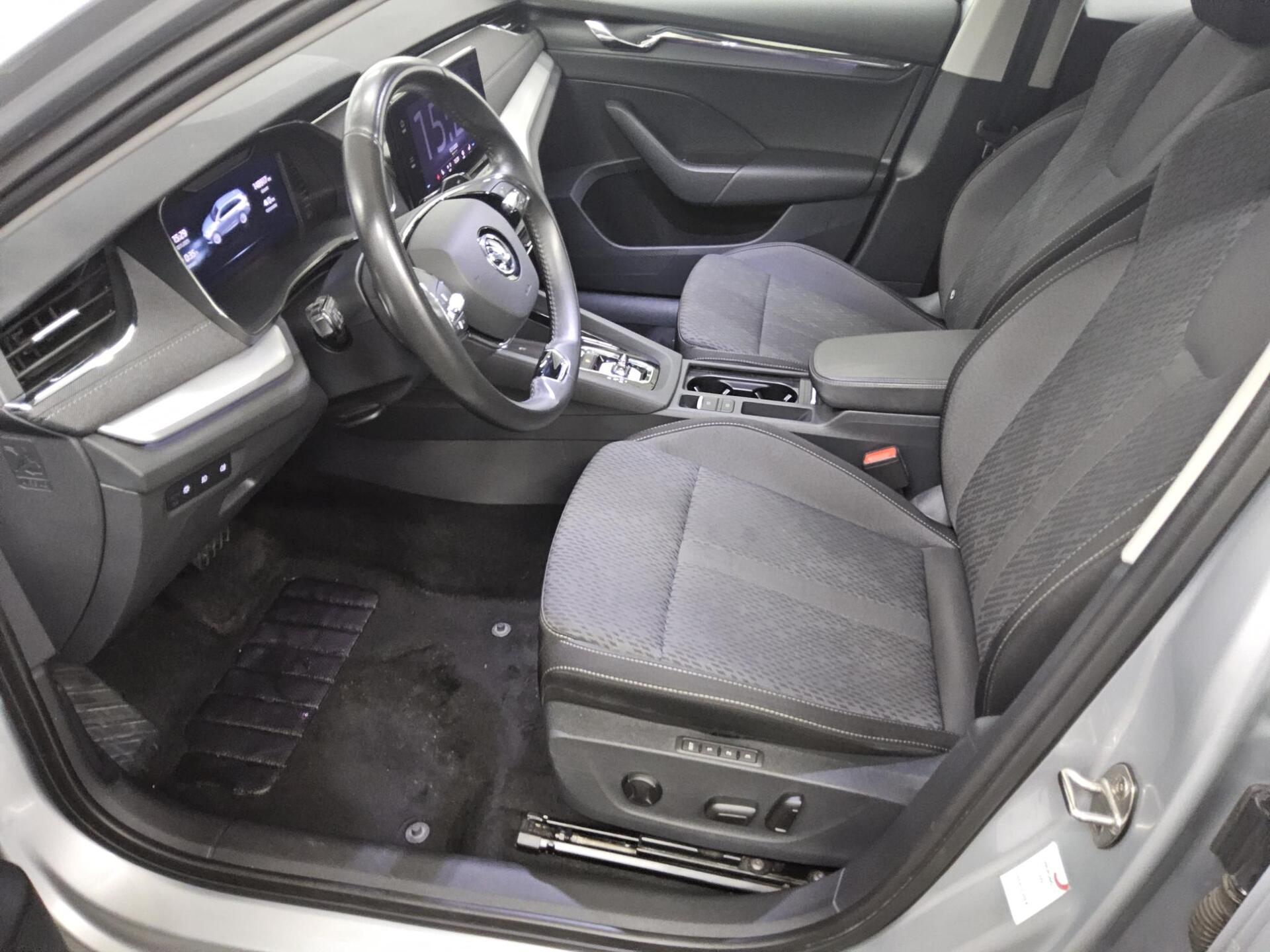 Skoda Octavia Kombi 2.0 TDI Style LED vc PDC Shz 9