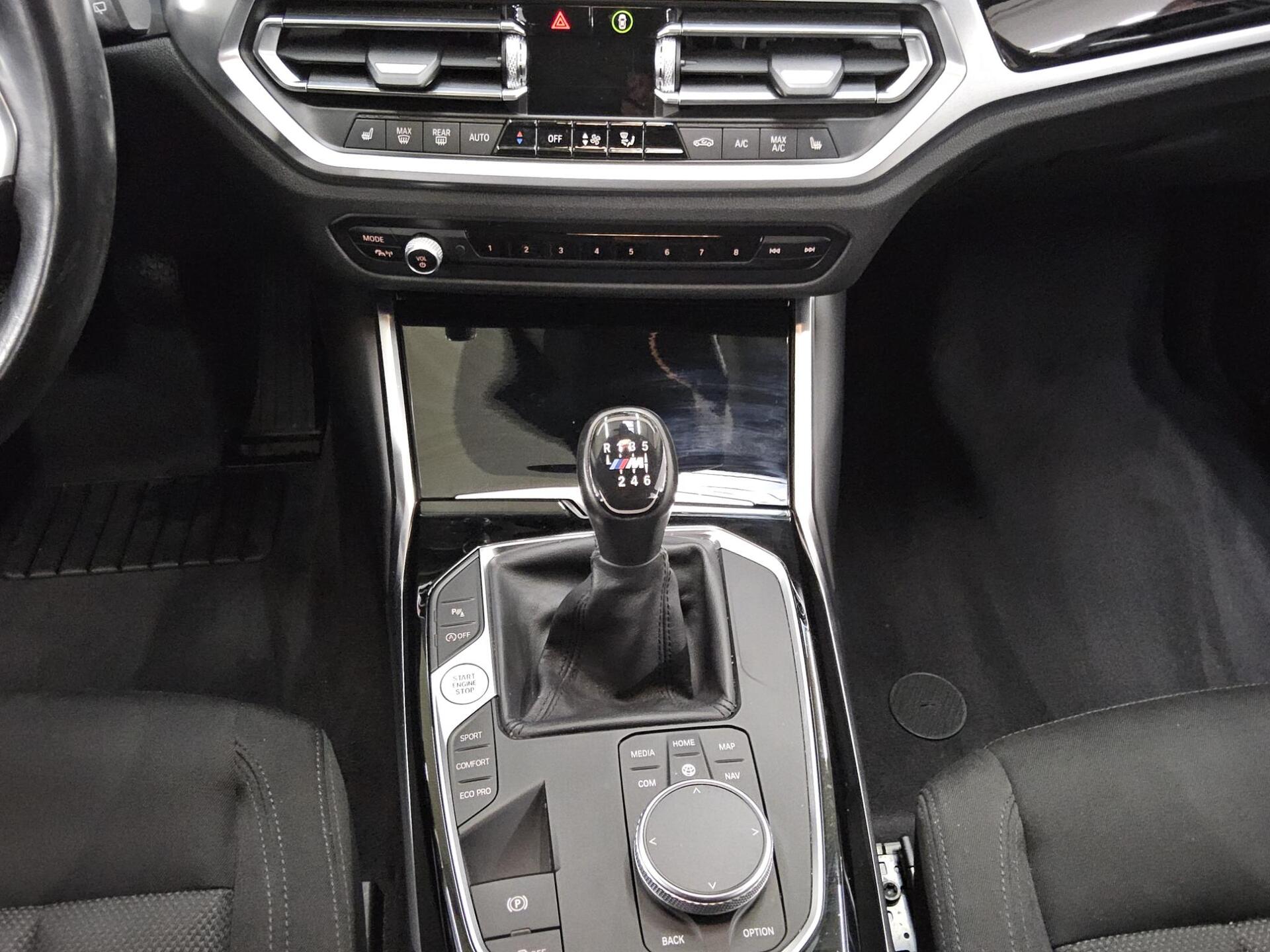 BMW 318d Touring Navi LED LC+ PDC Shz HiFi 6