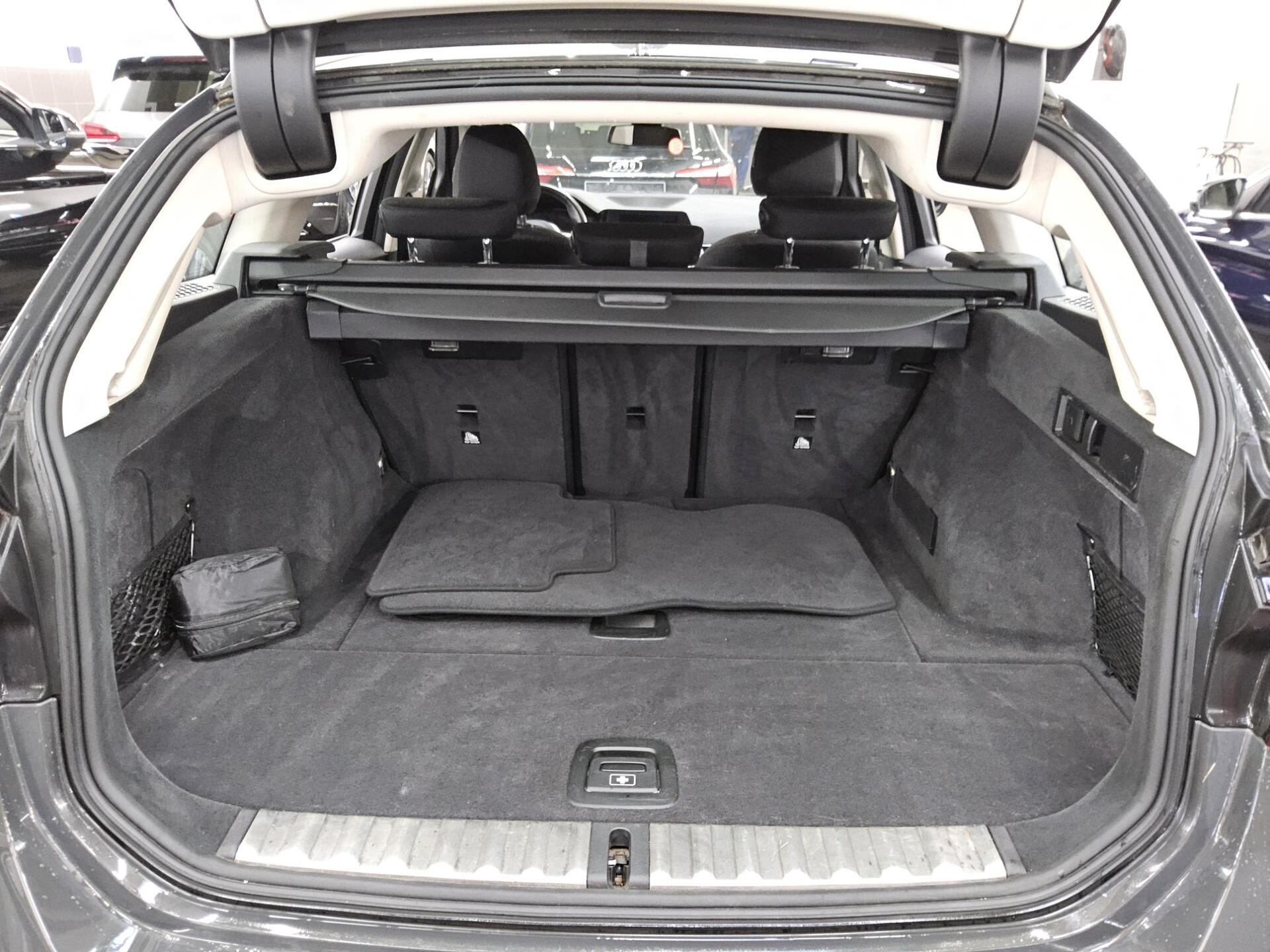 BMW 318d Touring Navi LED LC+ PDC Shz HiFi 11