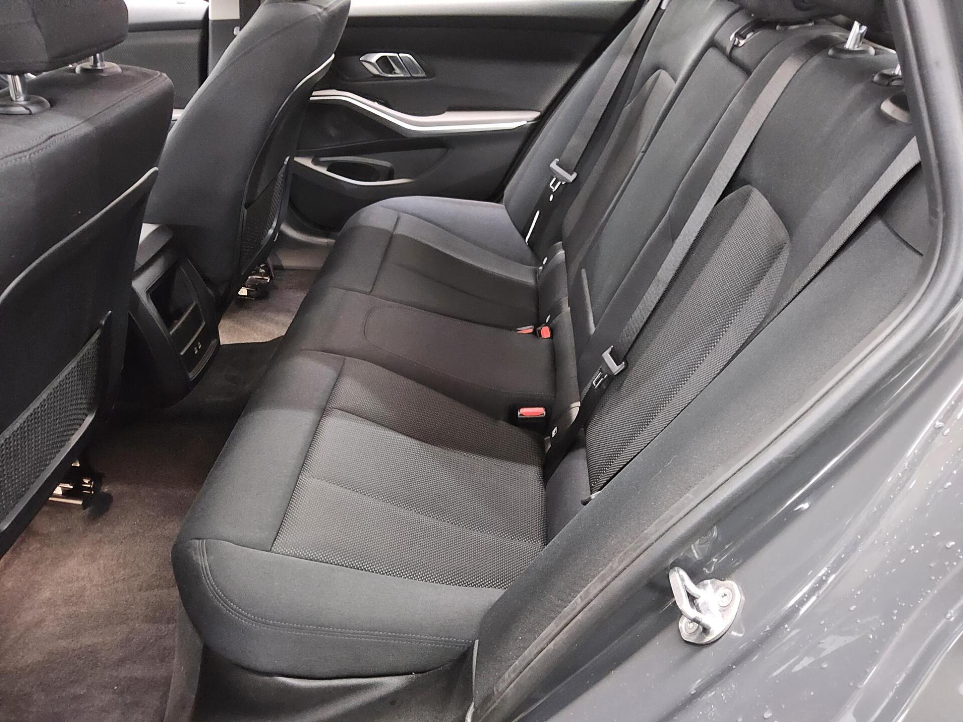 BMW 318d Touring Navi LED LC+ PDC Shz HiFi 13