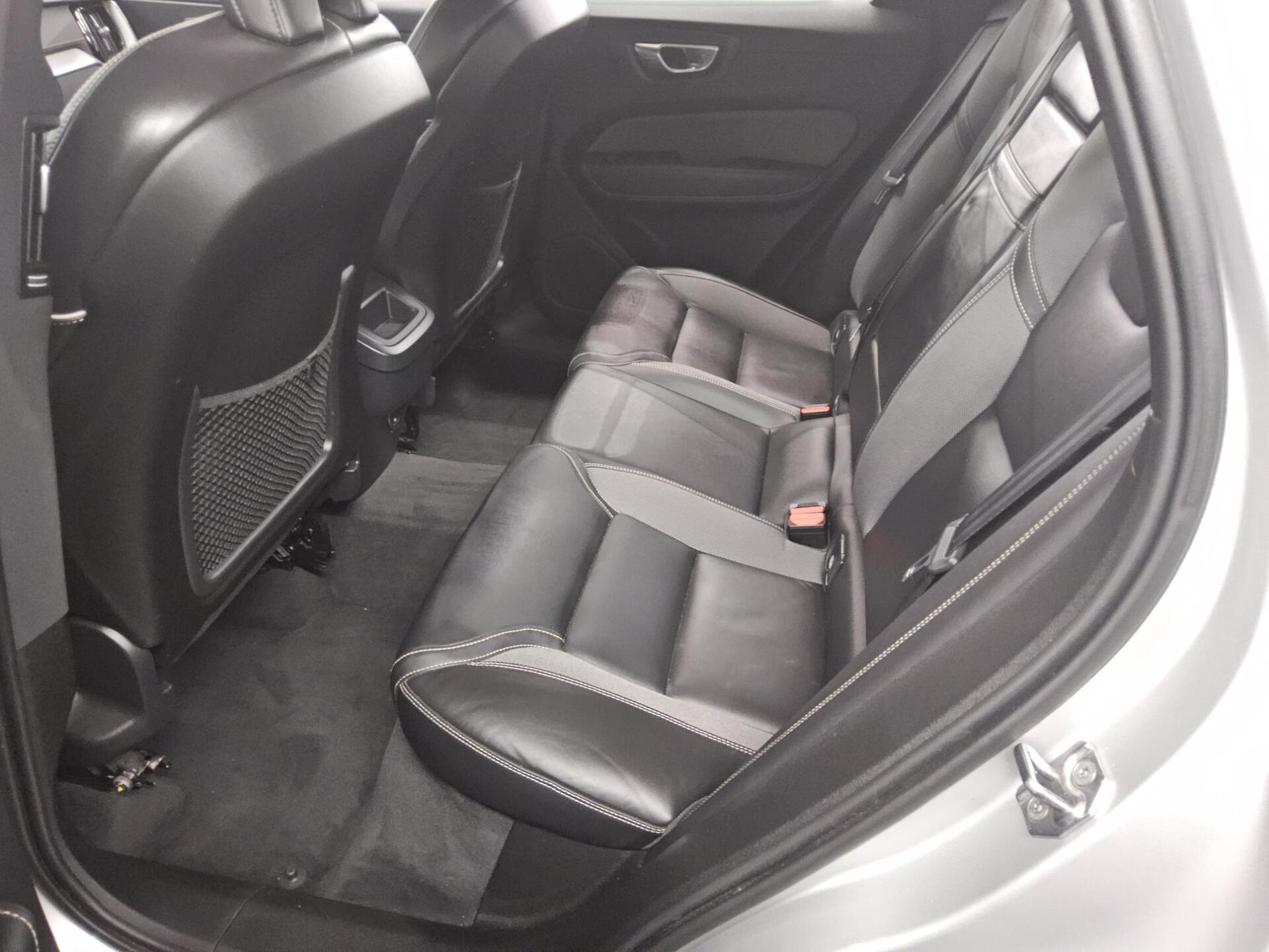 Volvo XC60 B4 D R-Design T-Leder Navi LED ACC AHK PDC 13