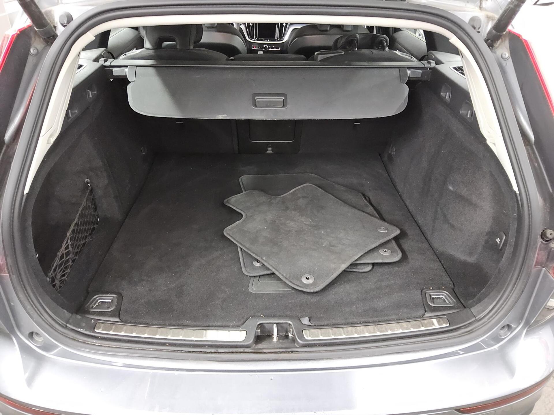 Volvo V60 Cross Country B4 D AWD Pro Navi LED AHk 12