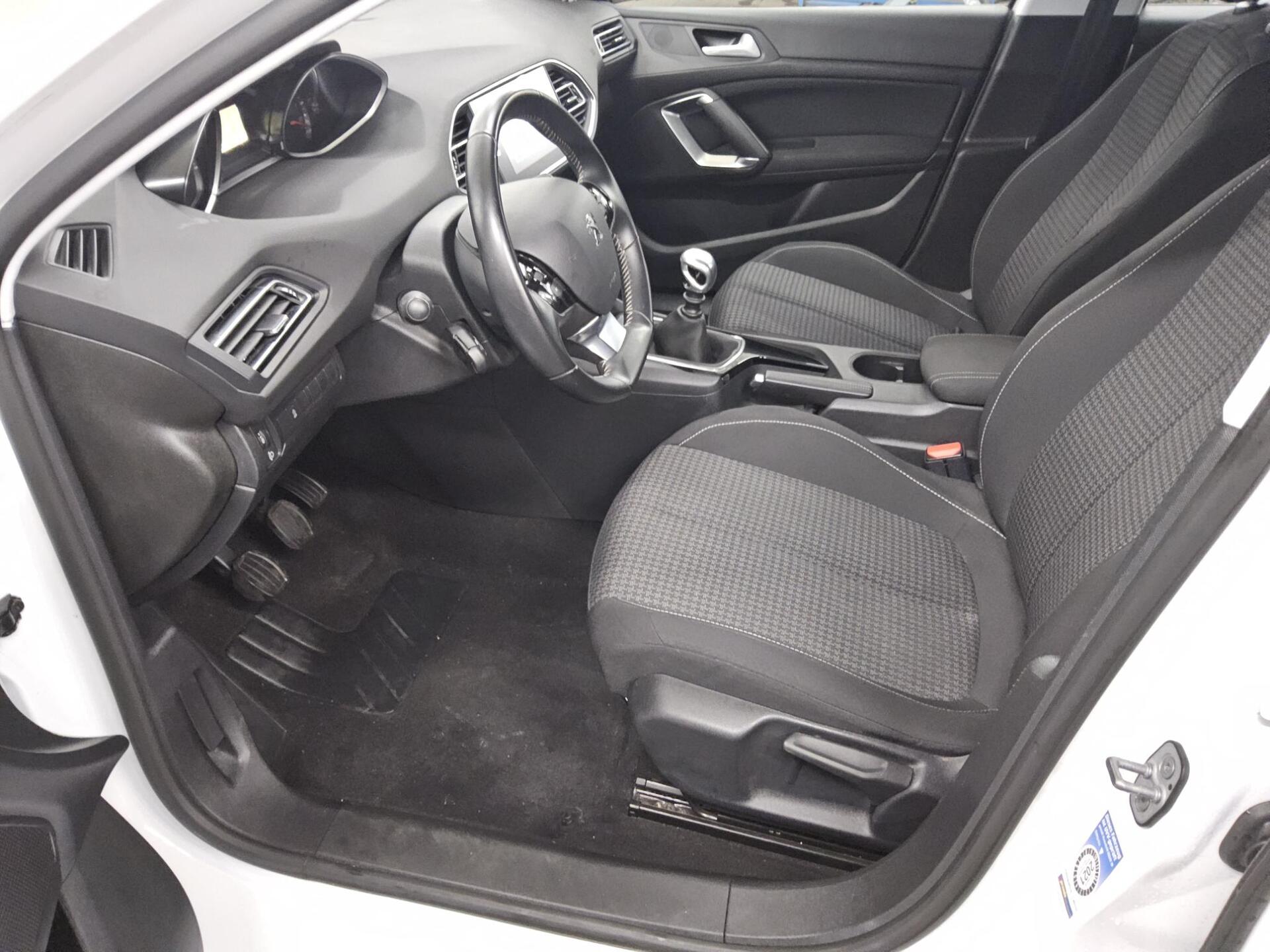 Peugeot 308 1.5 BlueHDI Active Navi Shz PDC Tempomat 8