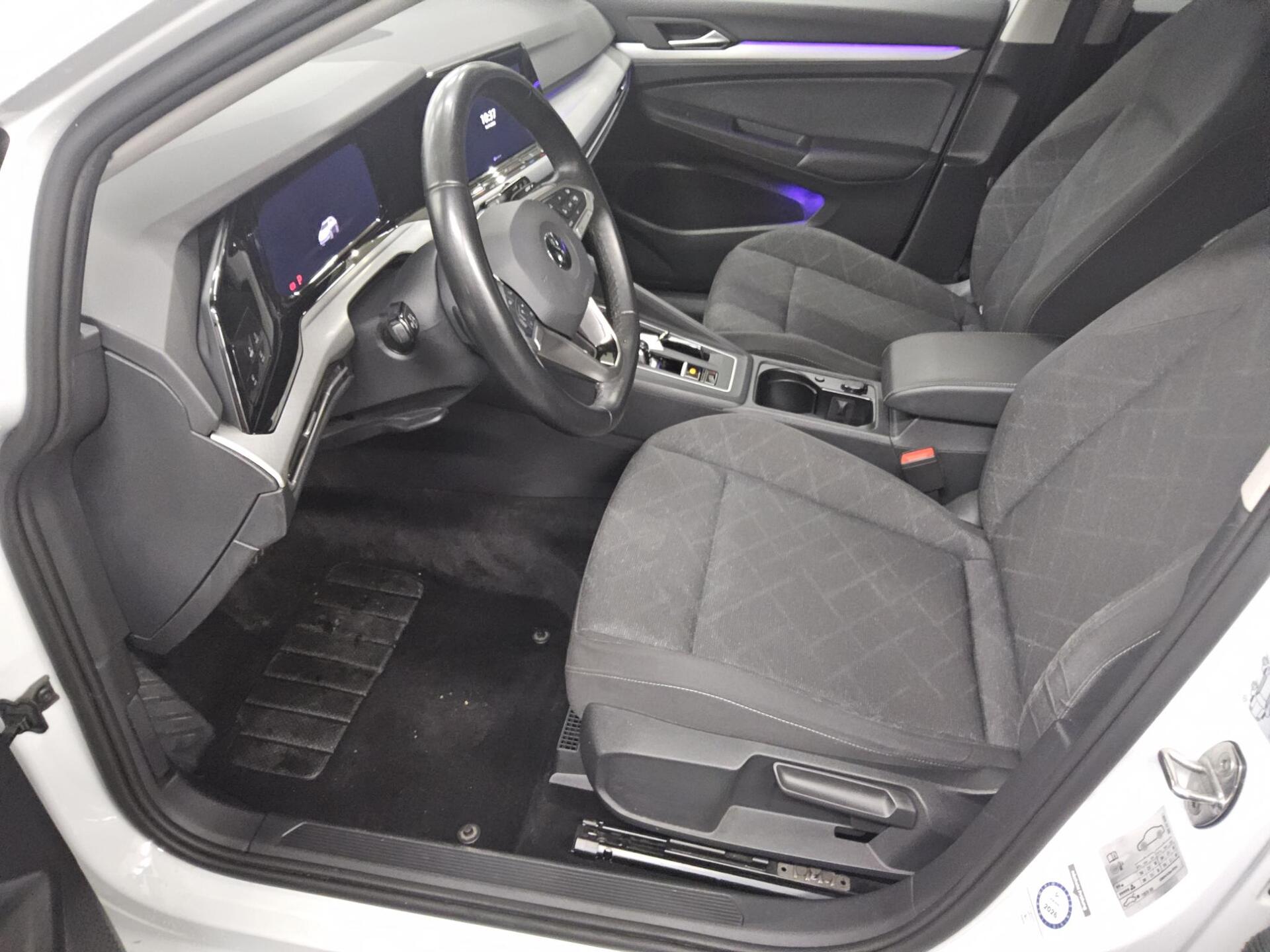 Volkswagen Golf-8 Var. 1.5 eTSI Life Navi LED DC-Pro ACC 9