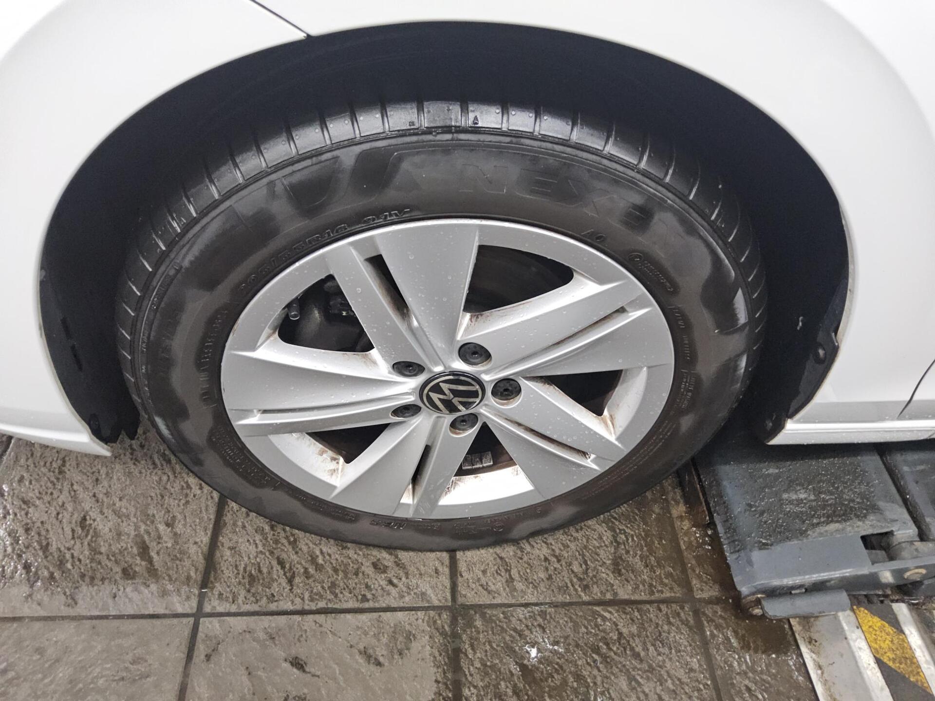 Volkswagen Golf-8 Var. 1.5 eTSI Life Navi LED DC-Pro ACC 11