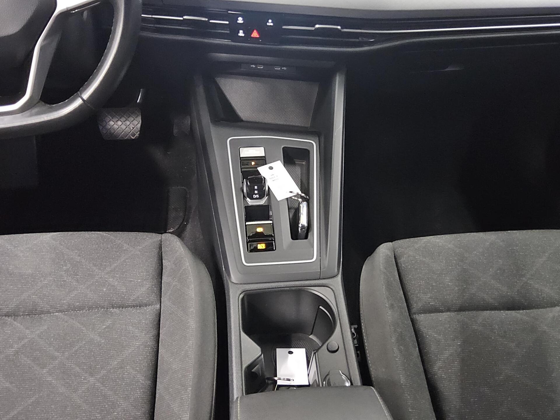 Volkswagen Golf-8 Var. 1.5 eTSI Life Navi LED DC-Pro ACC 6