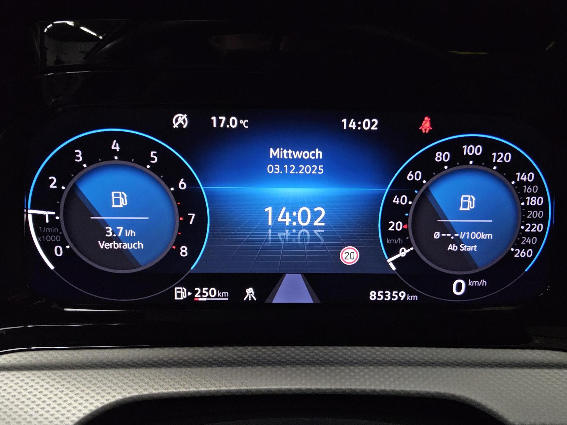 Volkswagen Golf-8 Var. 1.5 TSI Move Navi LED Shz DC PDC 8