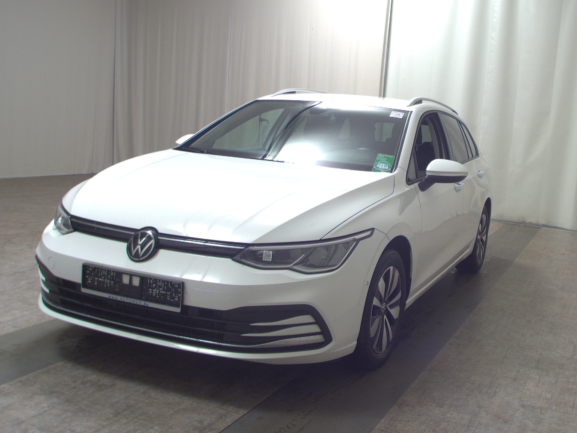 Volkswagen Golf-8 Var. 1.5 TSI Move Navi LED AID ACC PDC 2